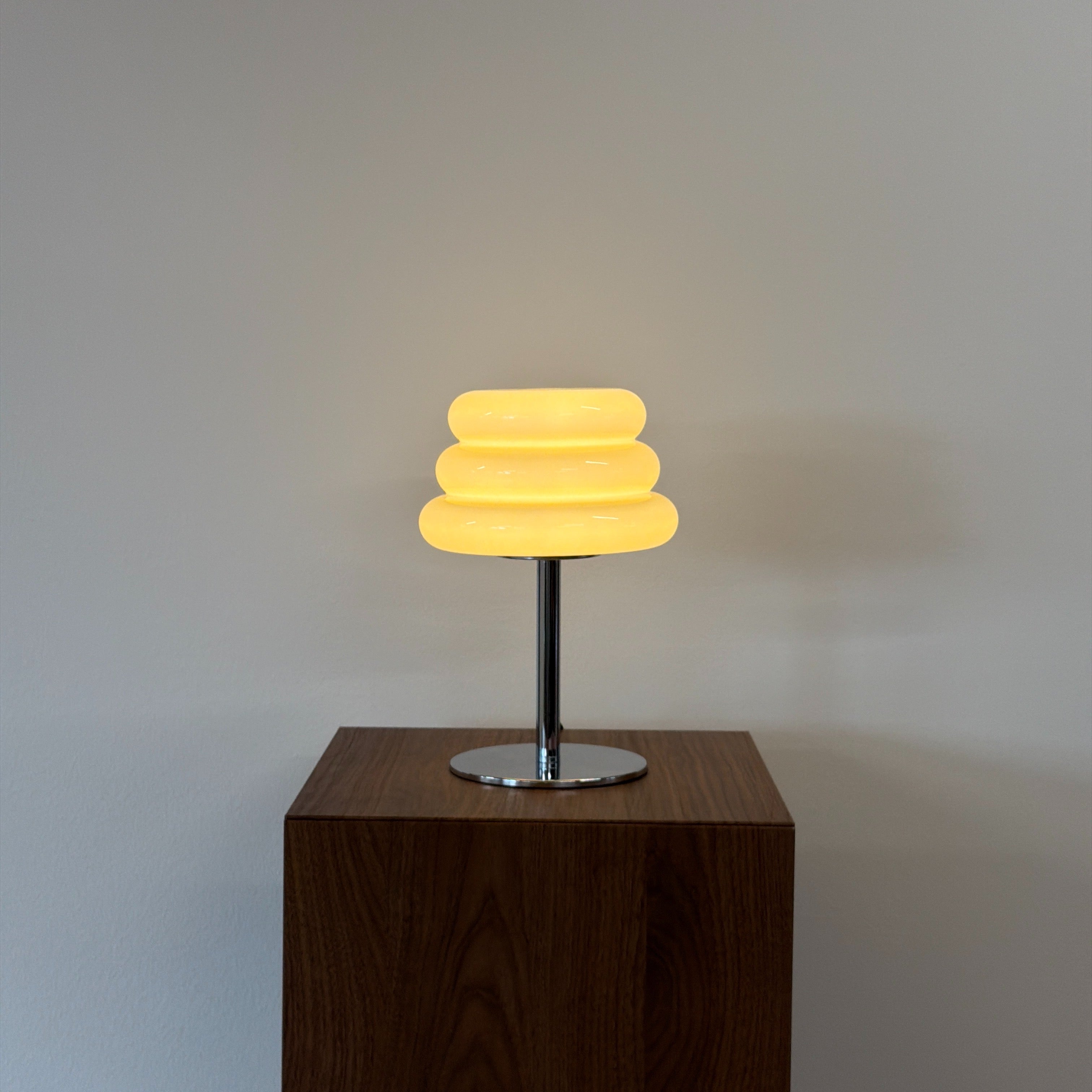 CAKE bordslampa Gul – Bauhaus opalglas & krom