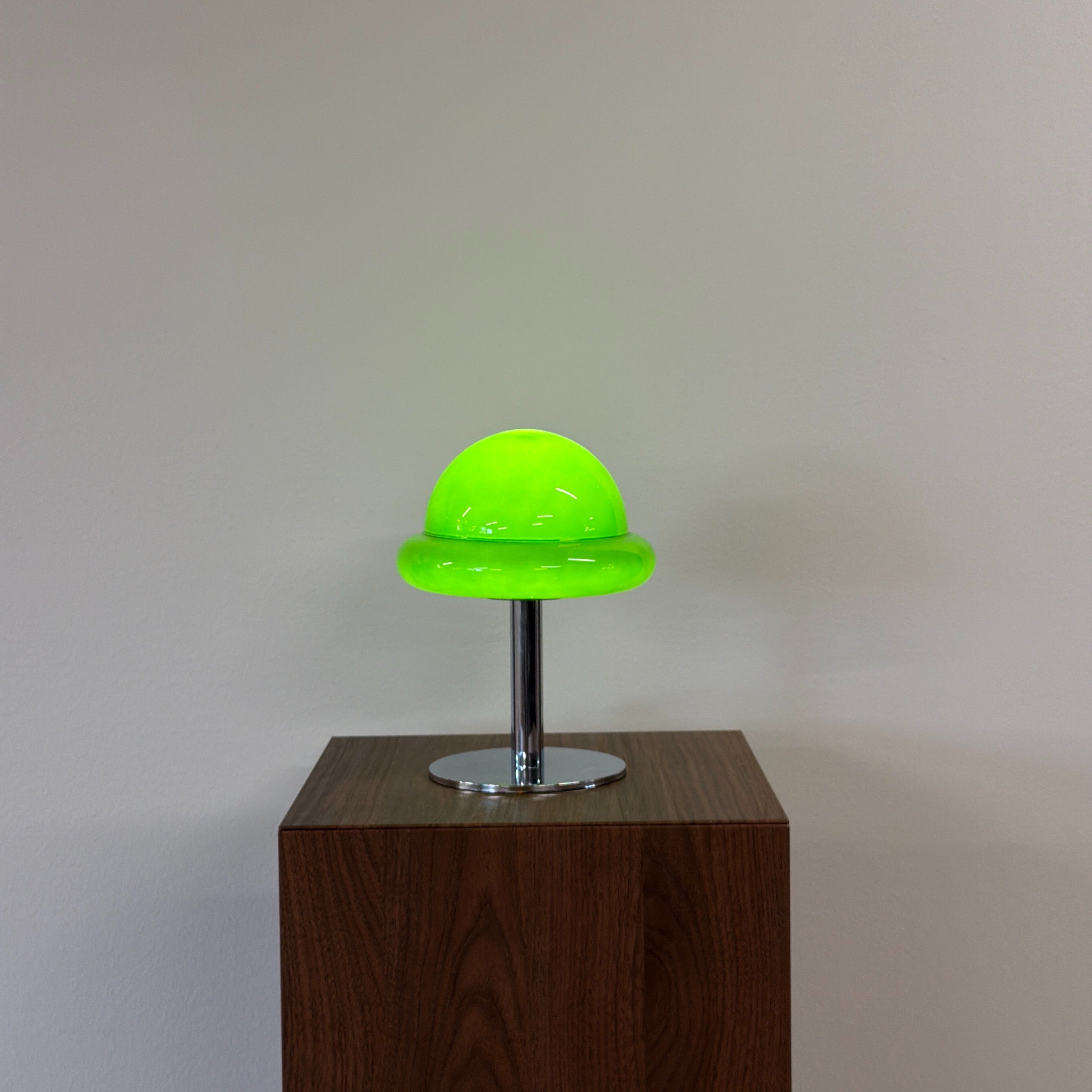 MUSHROOM bordslampa Grön – Bauhaus opalglas & krom