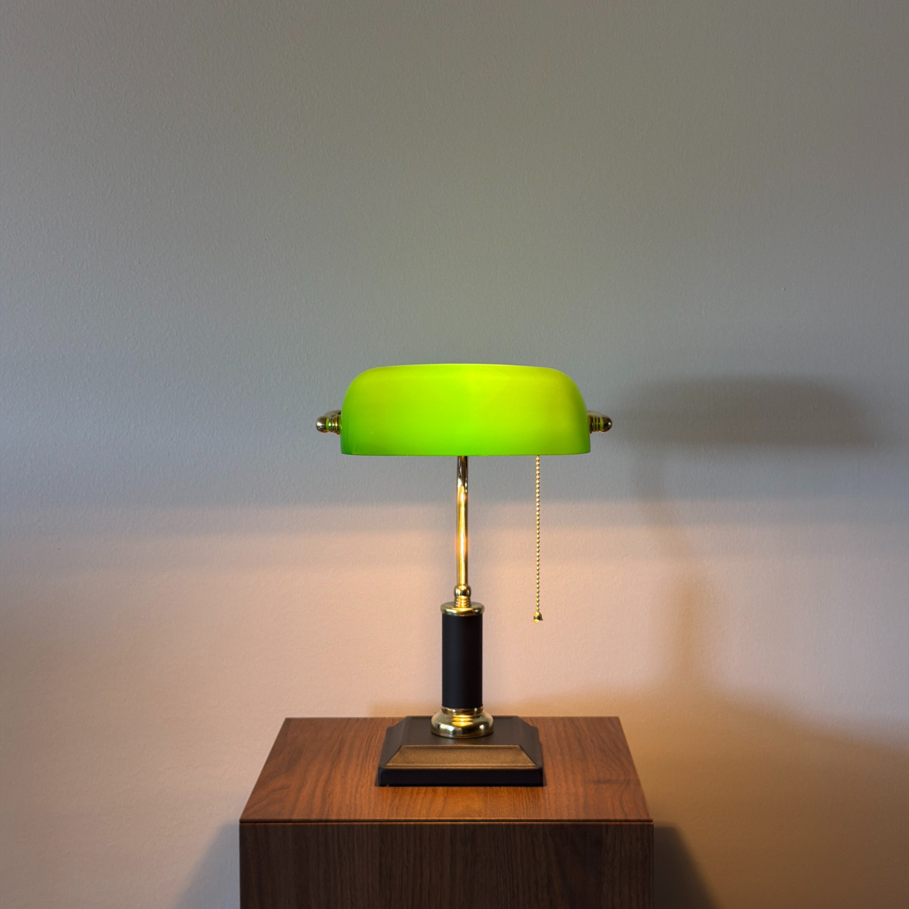 banklampa ESTATE Grön – Bibliotekslampa i glas & mässing