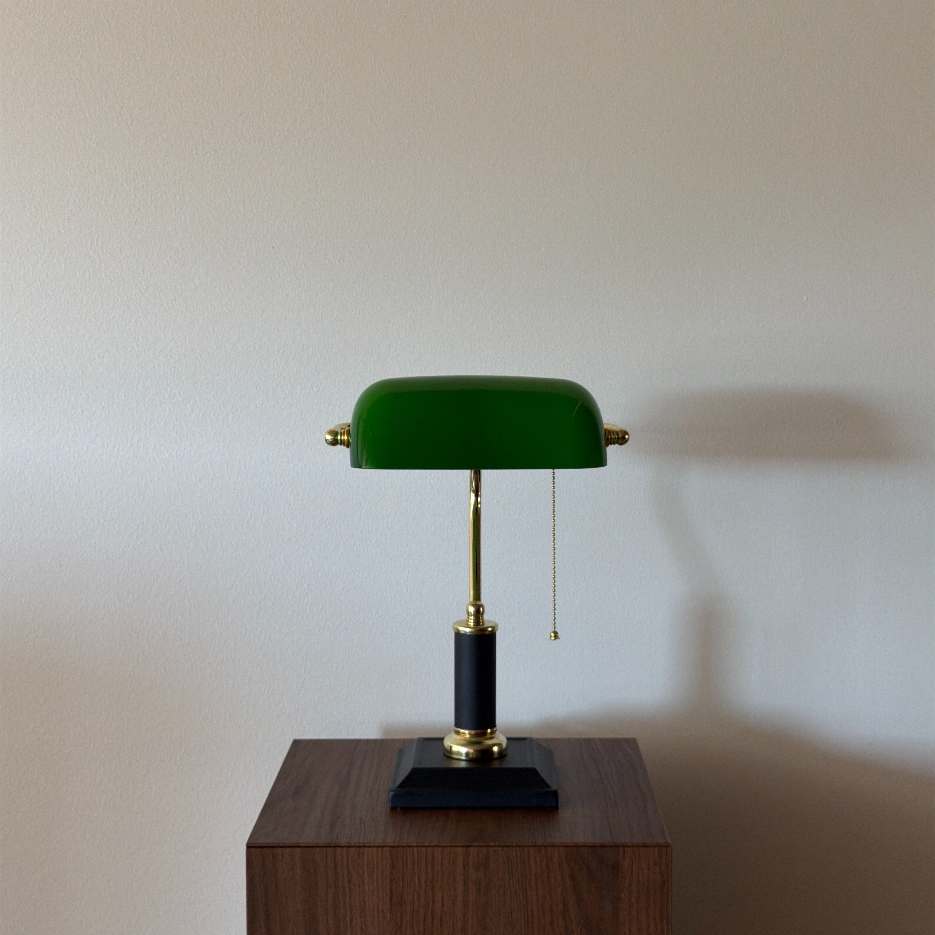 banklampa ESTATE Grön – Bibliotekslampa i glas & mässing