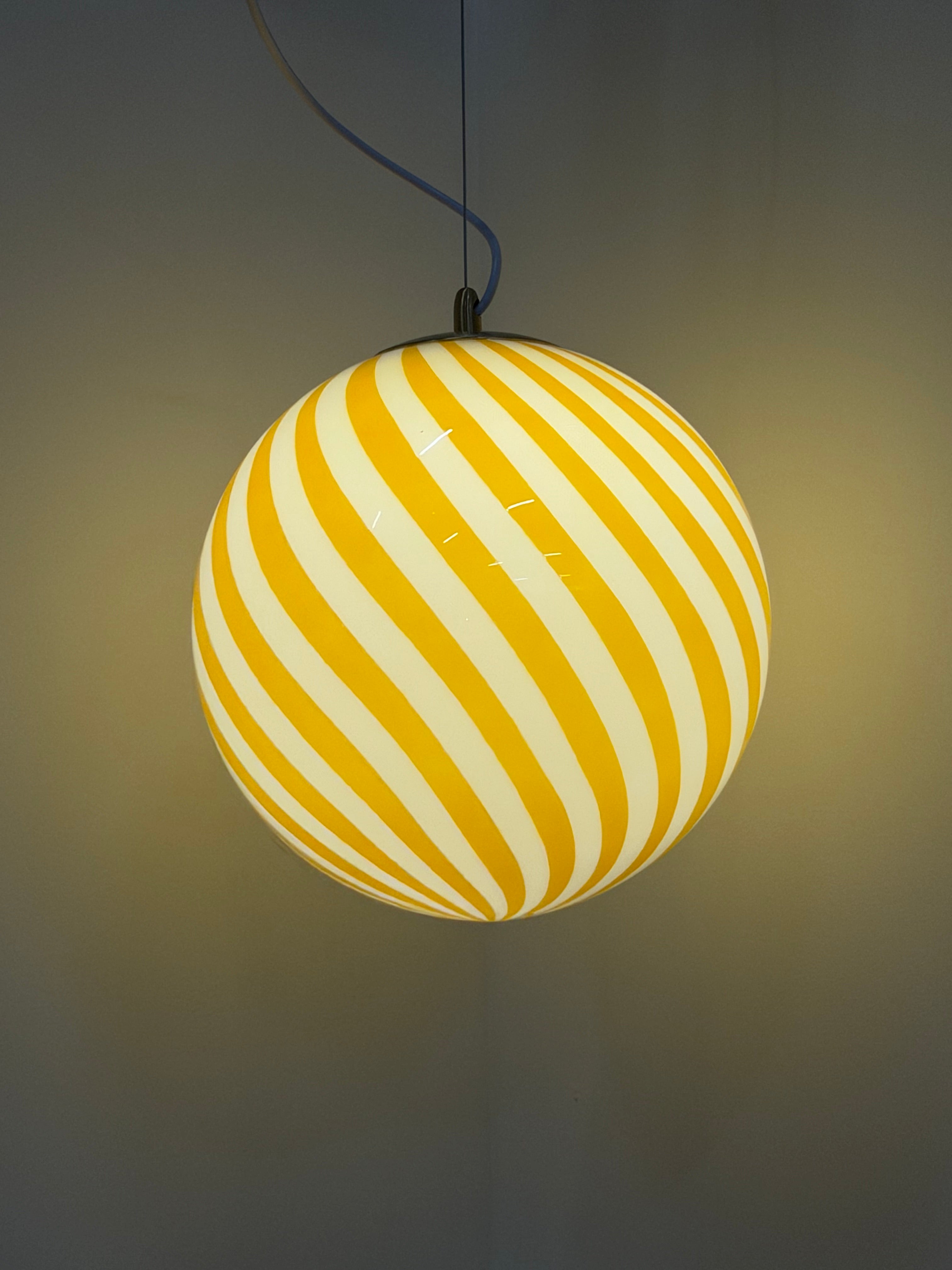 Taklampa Spiral Stripe Gul