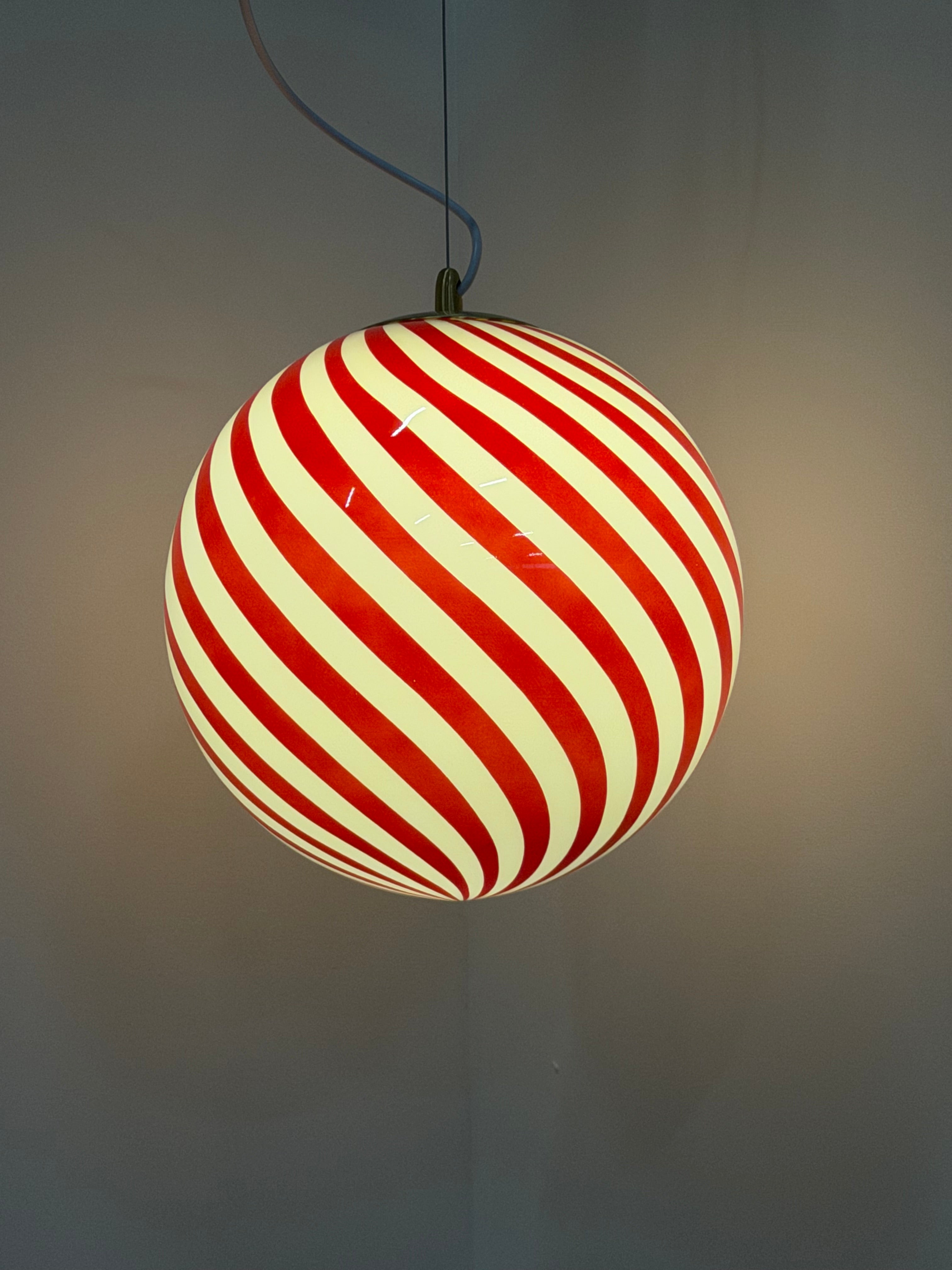 Taklampa Spiral Stripe Röd