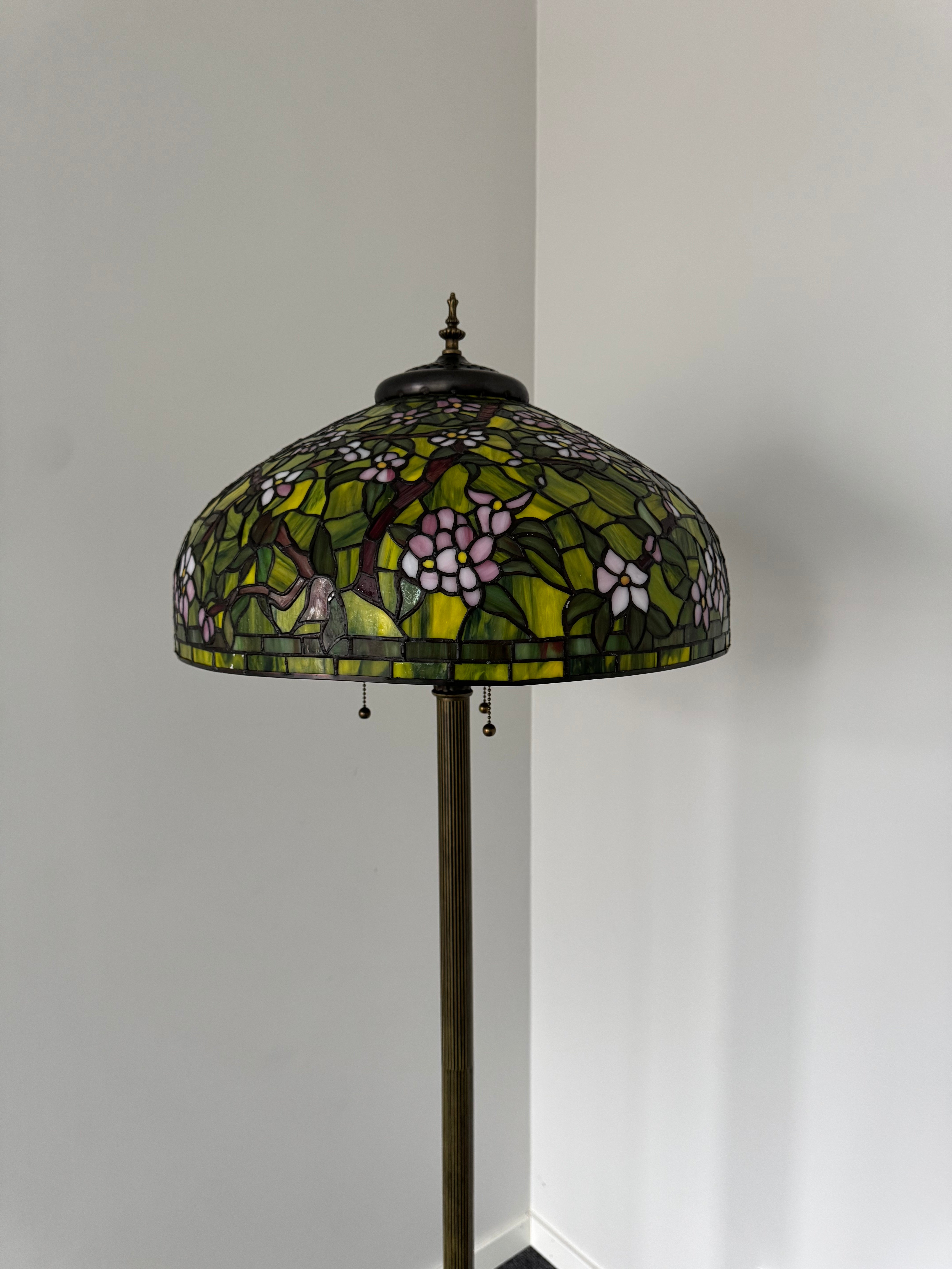Tiffany Golvlampa – Blommor – Golden Garden