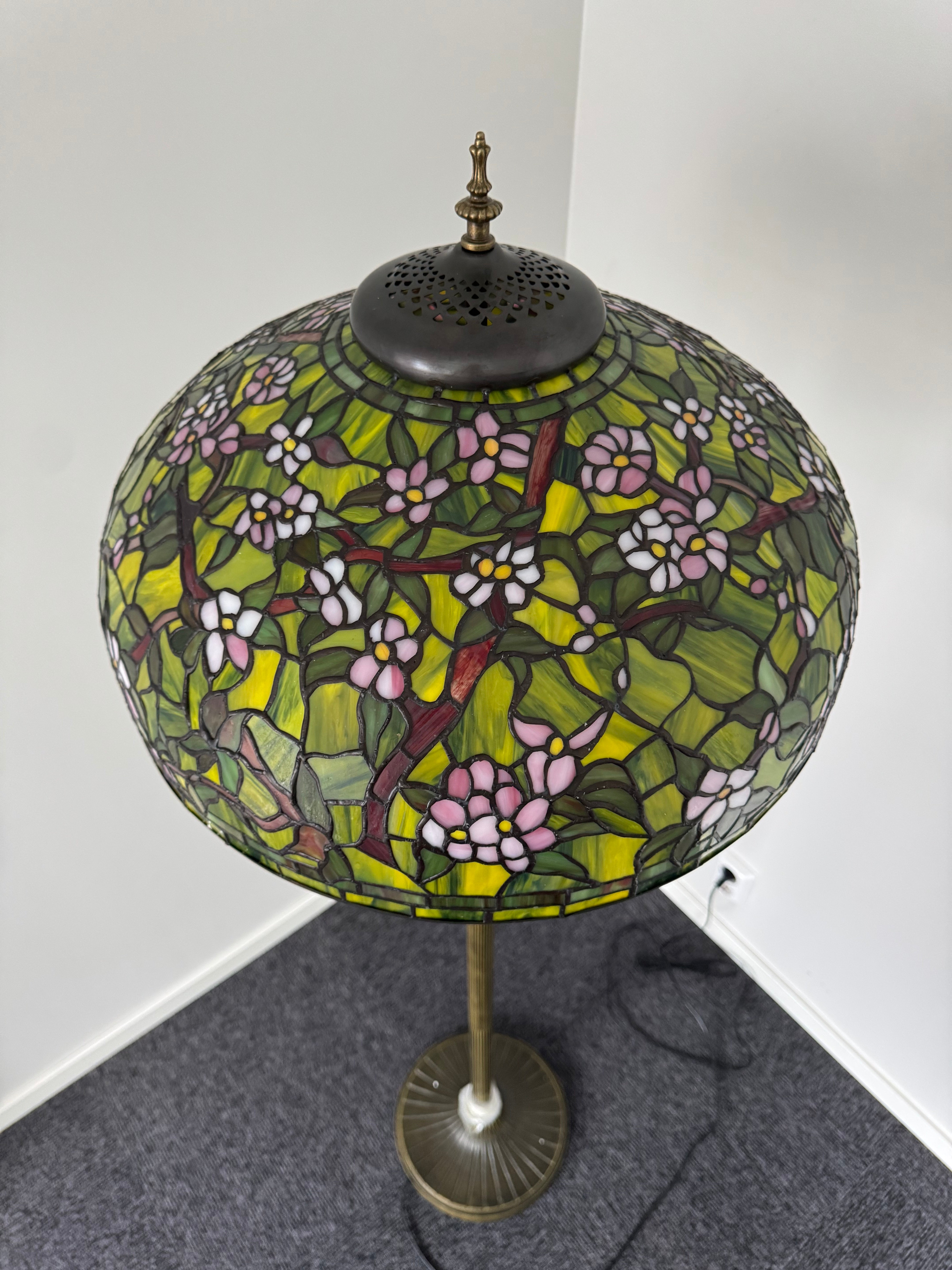 Tiffany Golvlampa – Blommor – Golden Garden