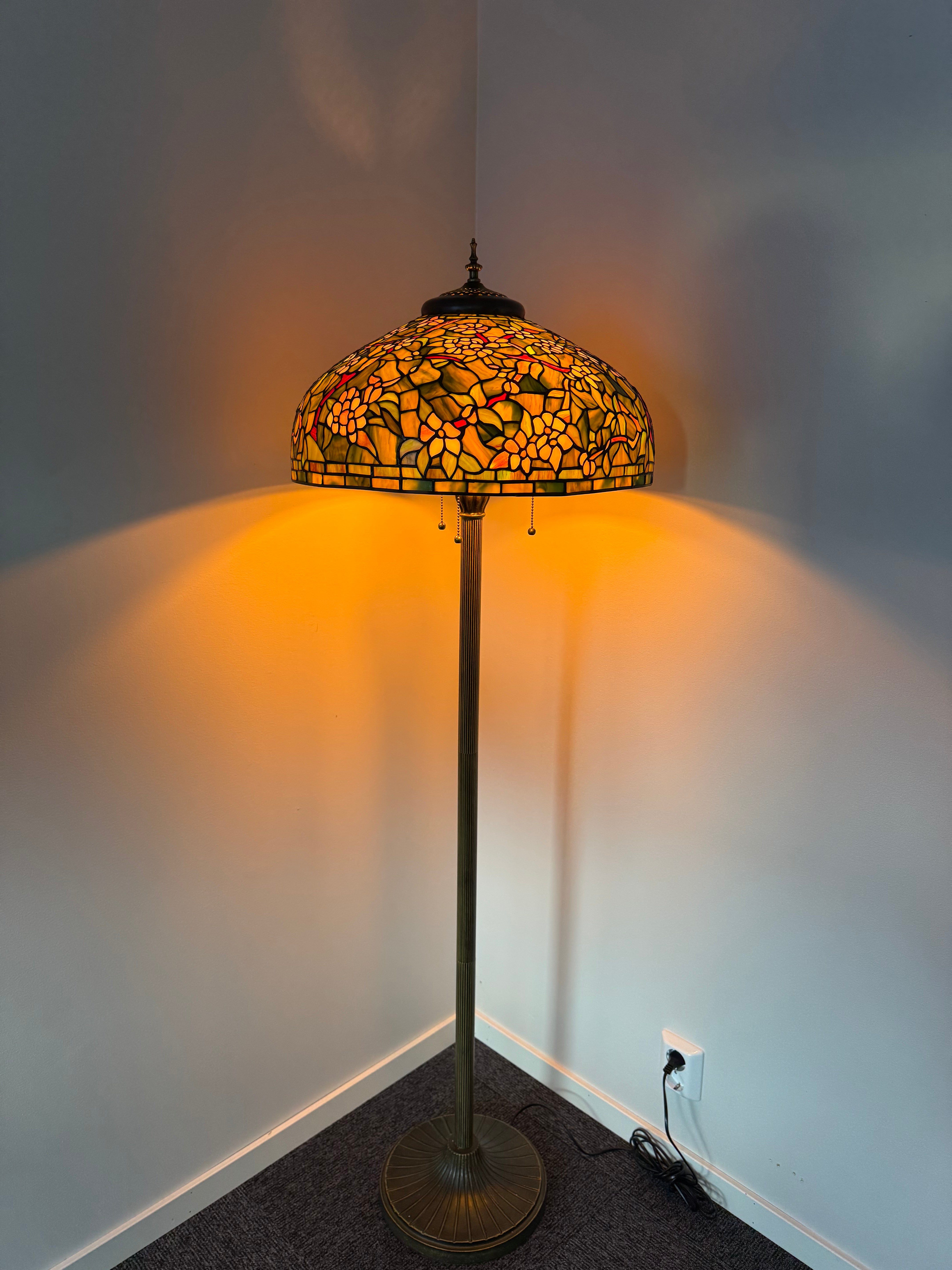 Tiffany Golvlampa – Blommor – Golden Garden