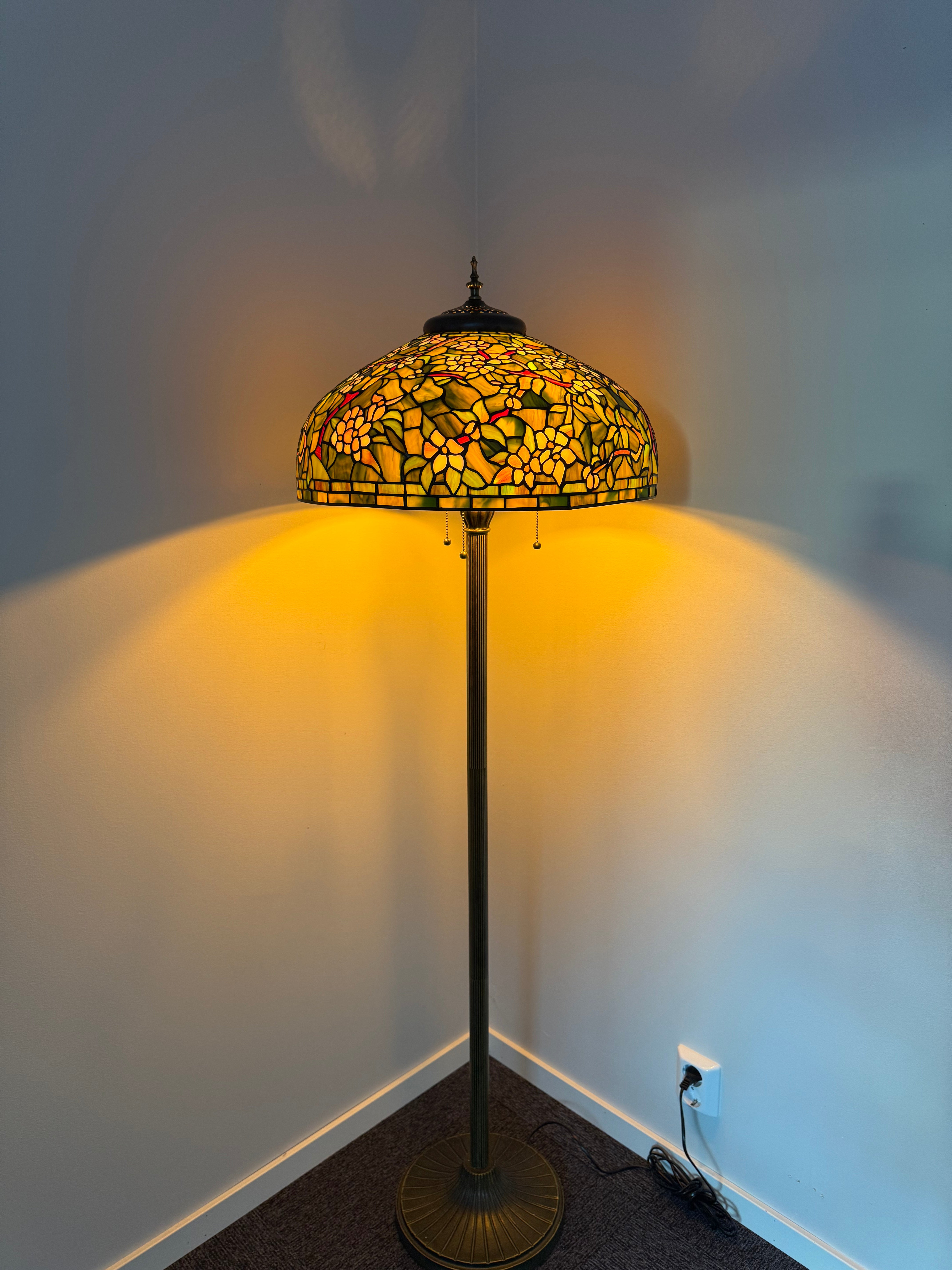 Tiffany Golvlampa – Blommor – Golden Garden