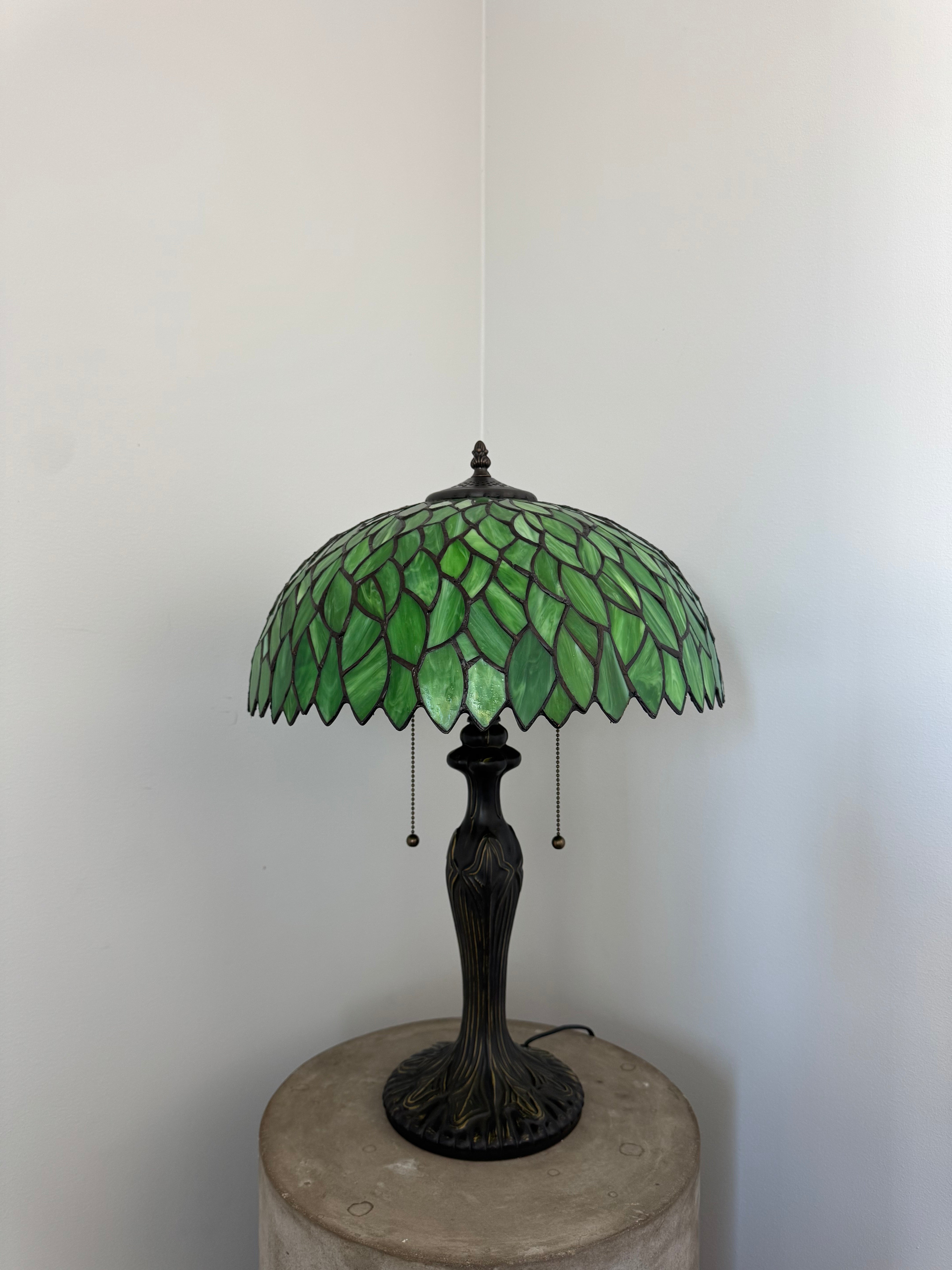 Tiffany Bordslampa Leaves Green Elegance 40Ø