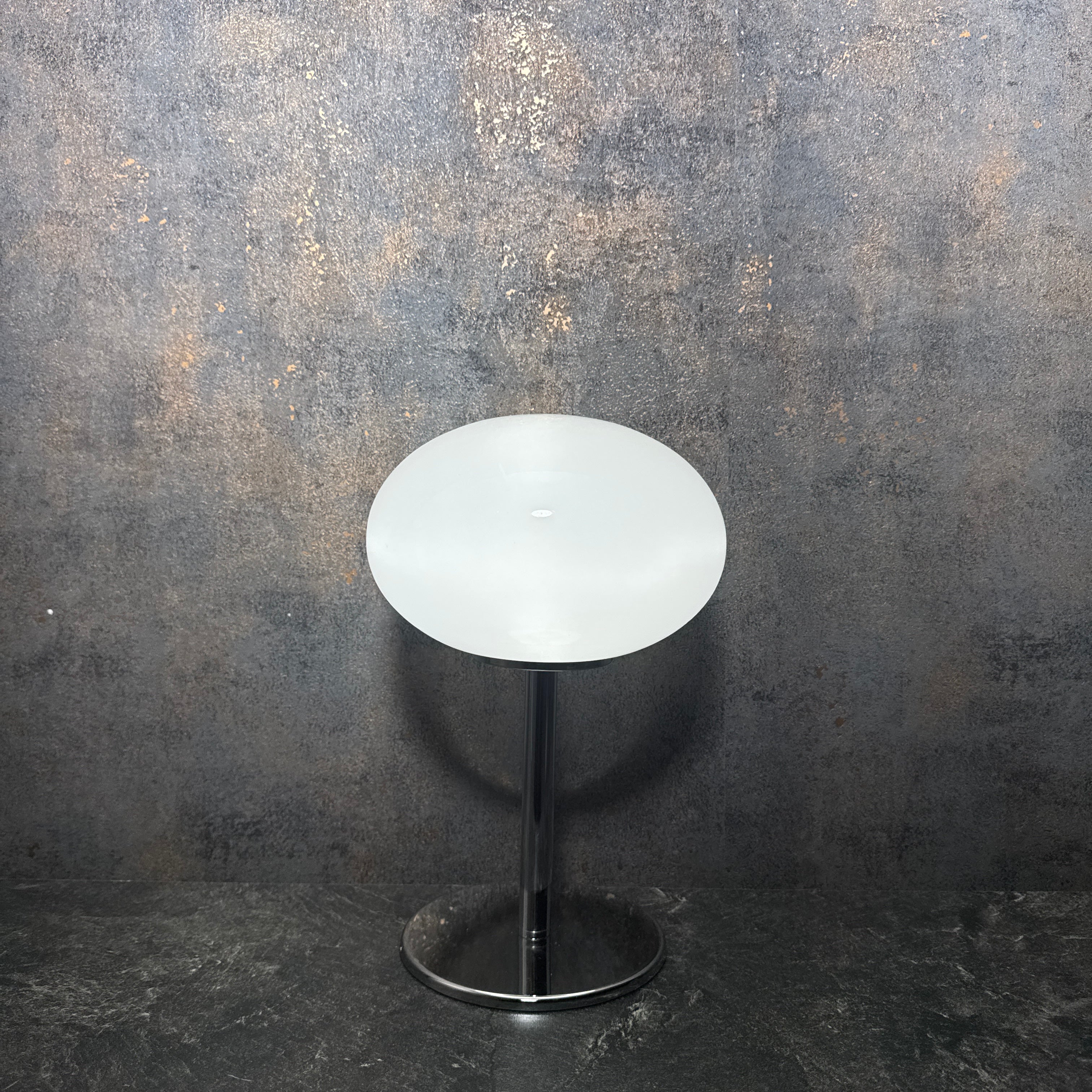 Retro & Globe Vit