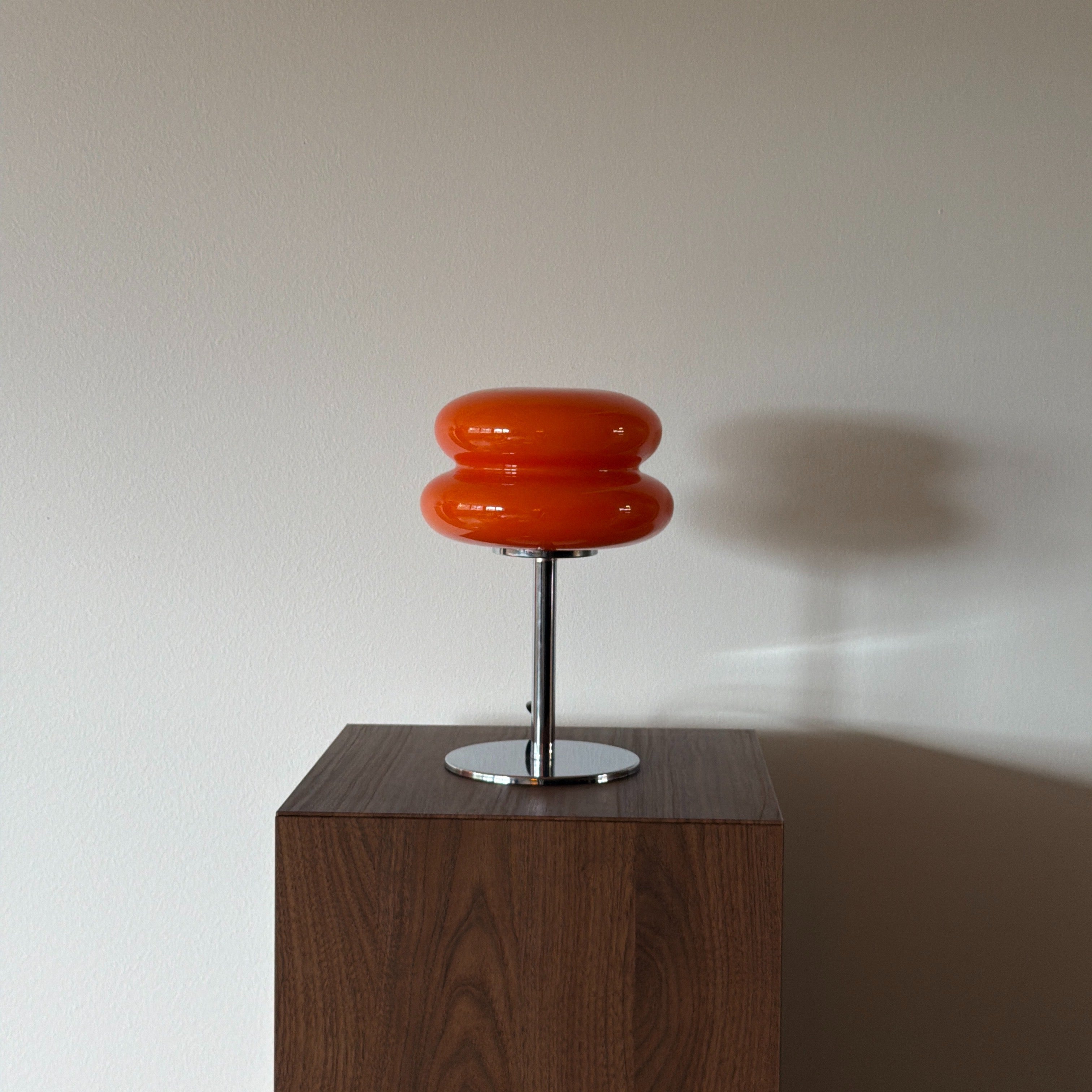 MACARON bordslampa Orange – Bauhaus opalglas & krom