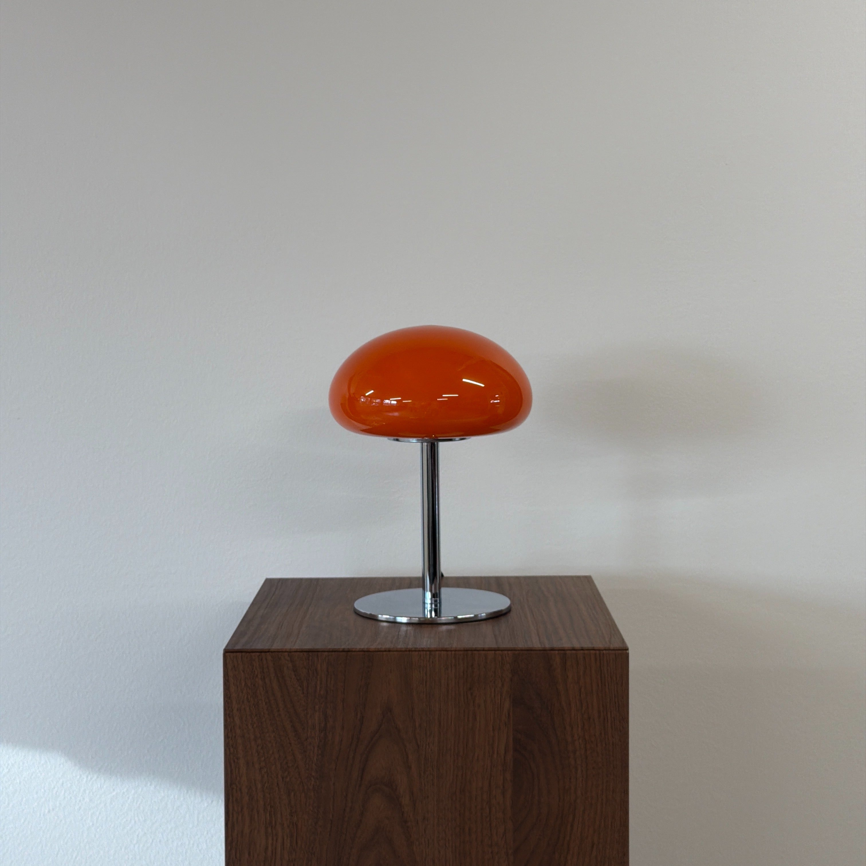 DOME bordslampa Orange – Bauhaus opalglas & krom