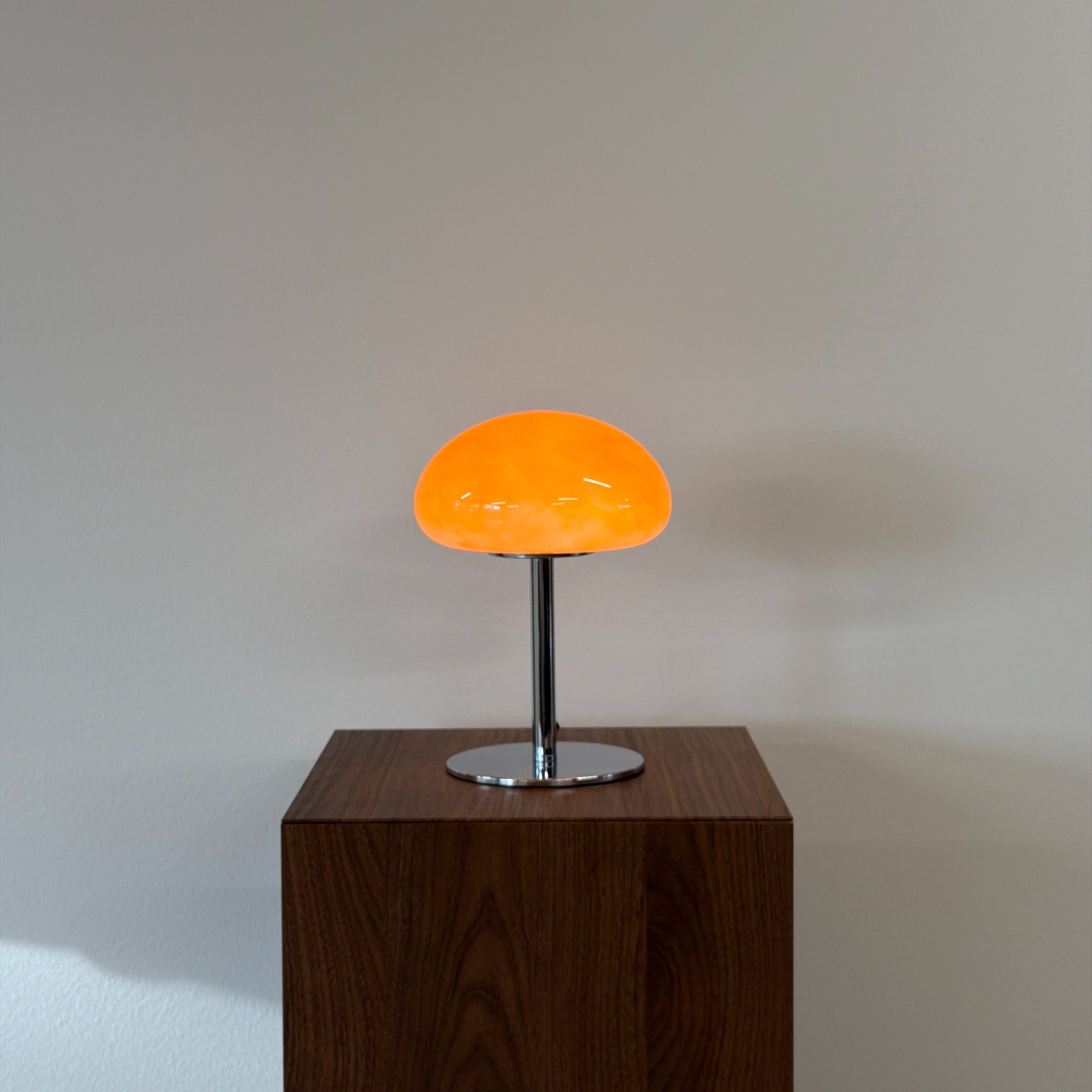 DOME bordslampa Orange – Bauhaus opalglas & krom