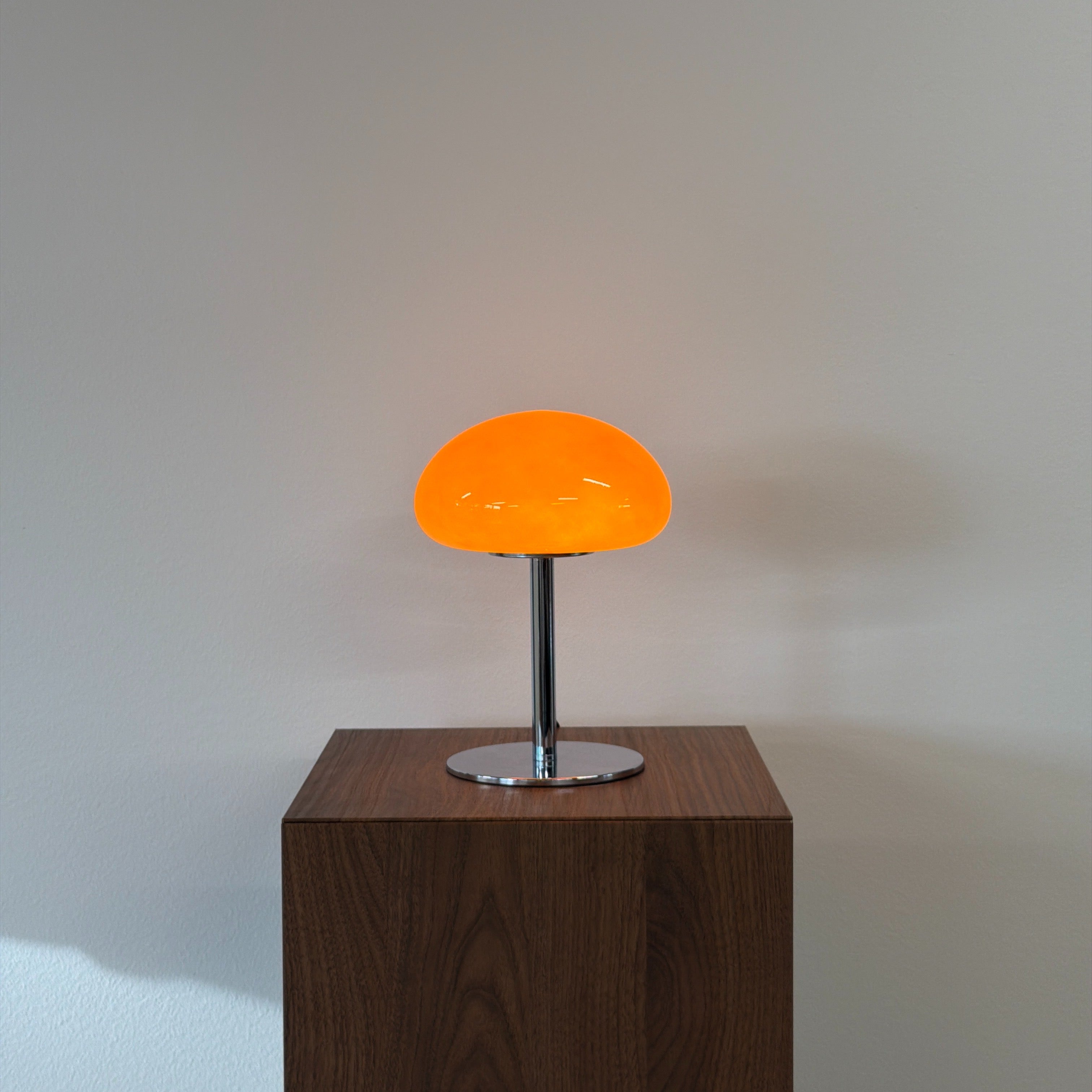 DOME bordslampa Orange – Bauhaus opalglas & krom