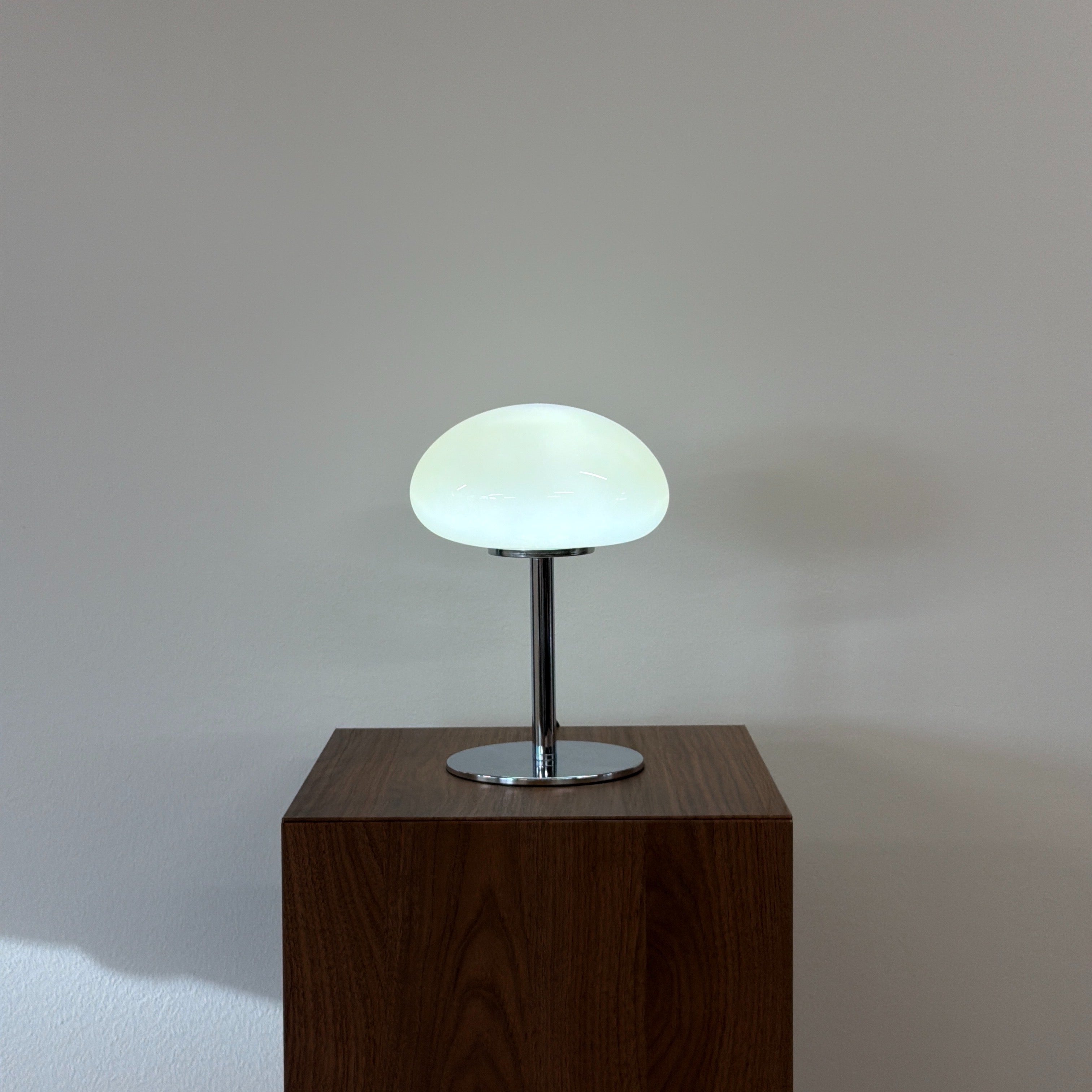 DOME bordslampa Gul – Bauhaus opalglas & krom