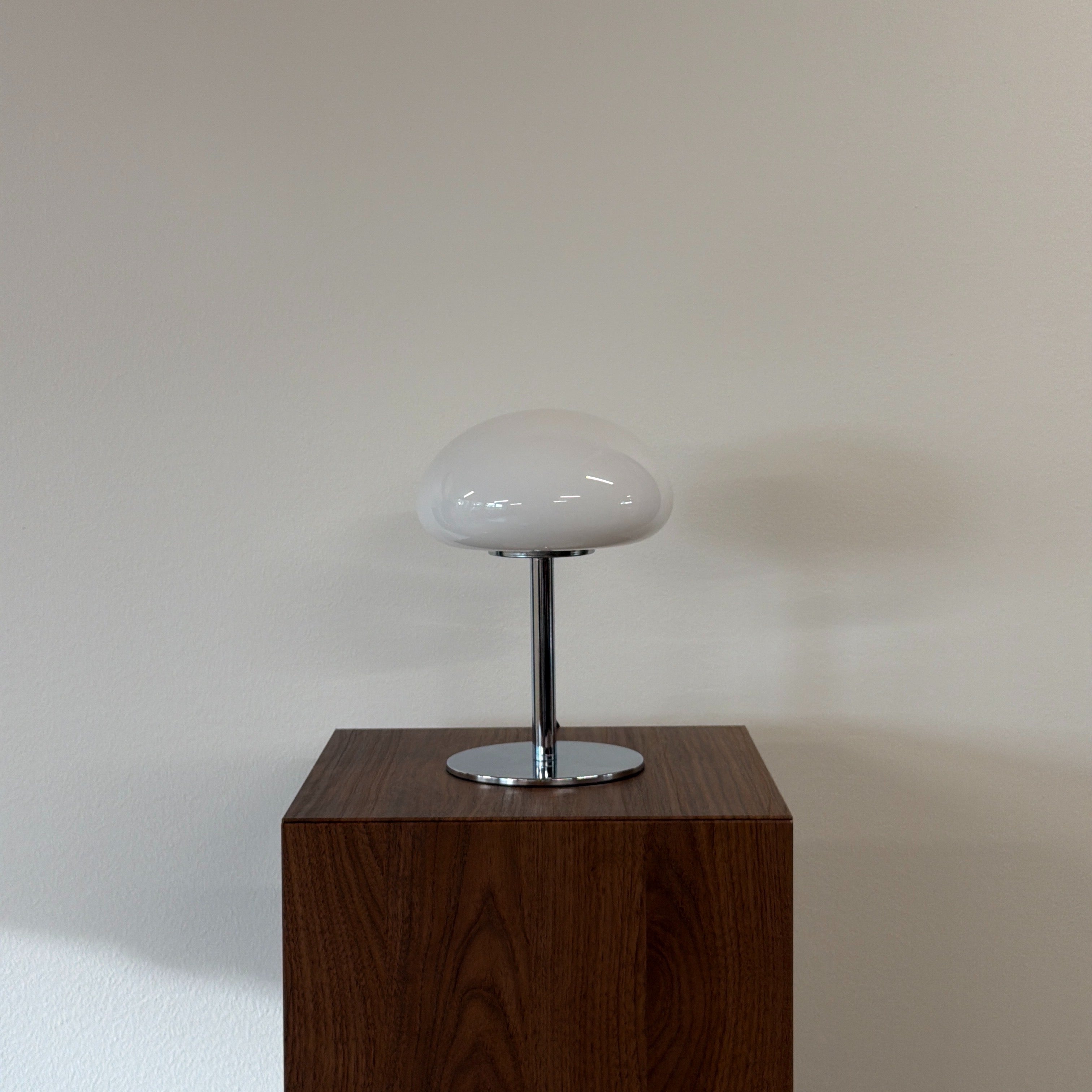 DOME bordslampa Vit – Bauhaus opalglas & krom