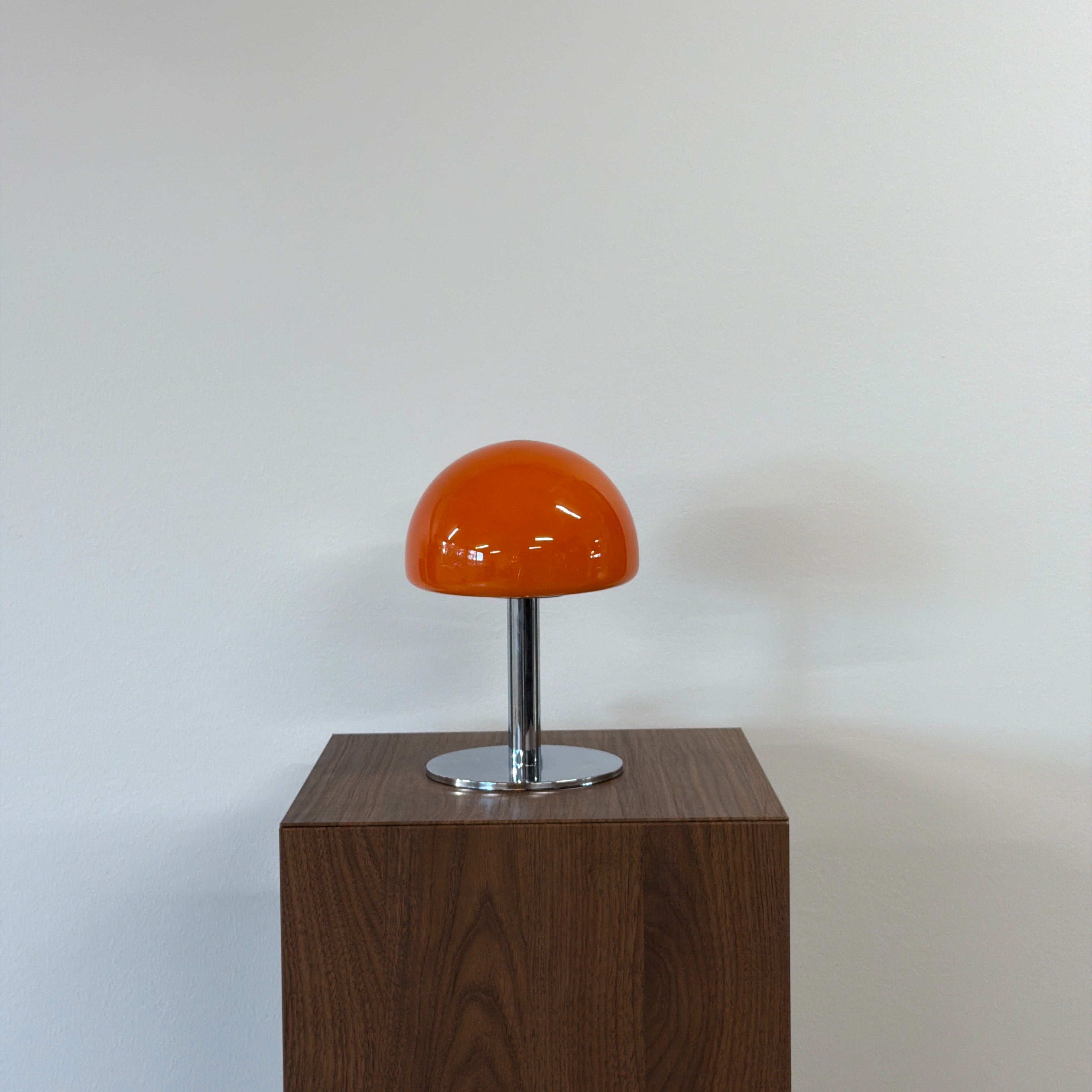 LUNA bordslampa Orange – Bauhaus opalglas & krom