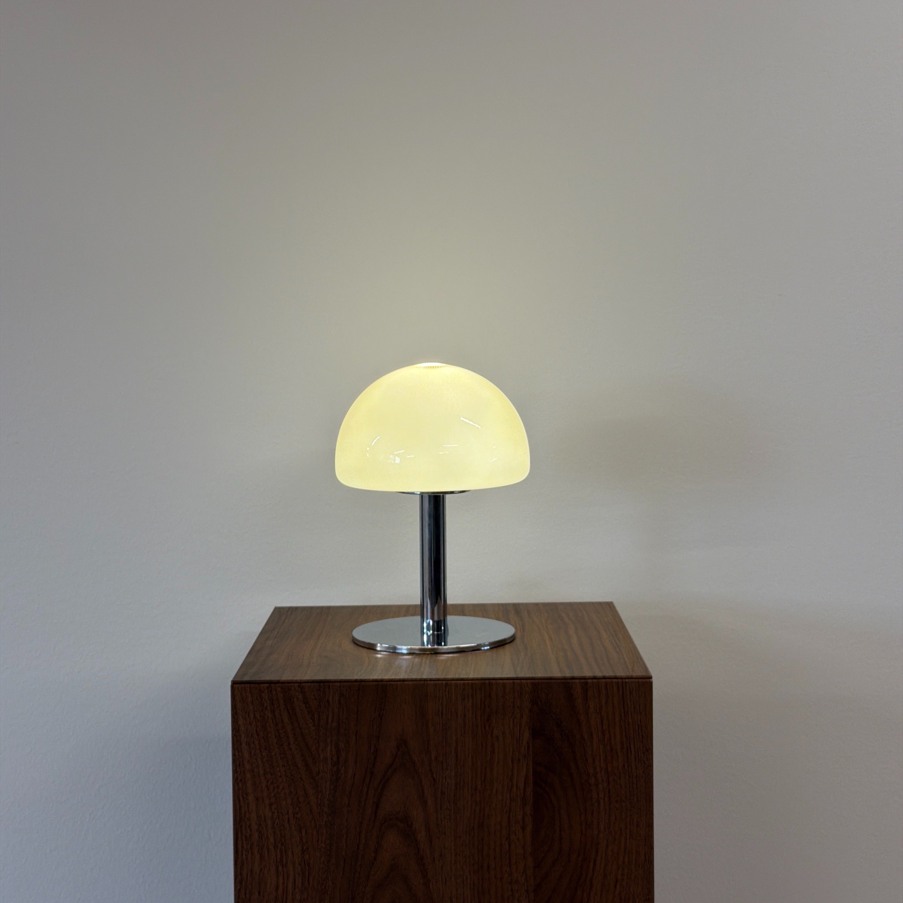 LUNA bordslampa Gul – Bauhaus opalglas & krom