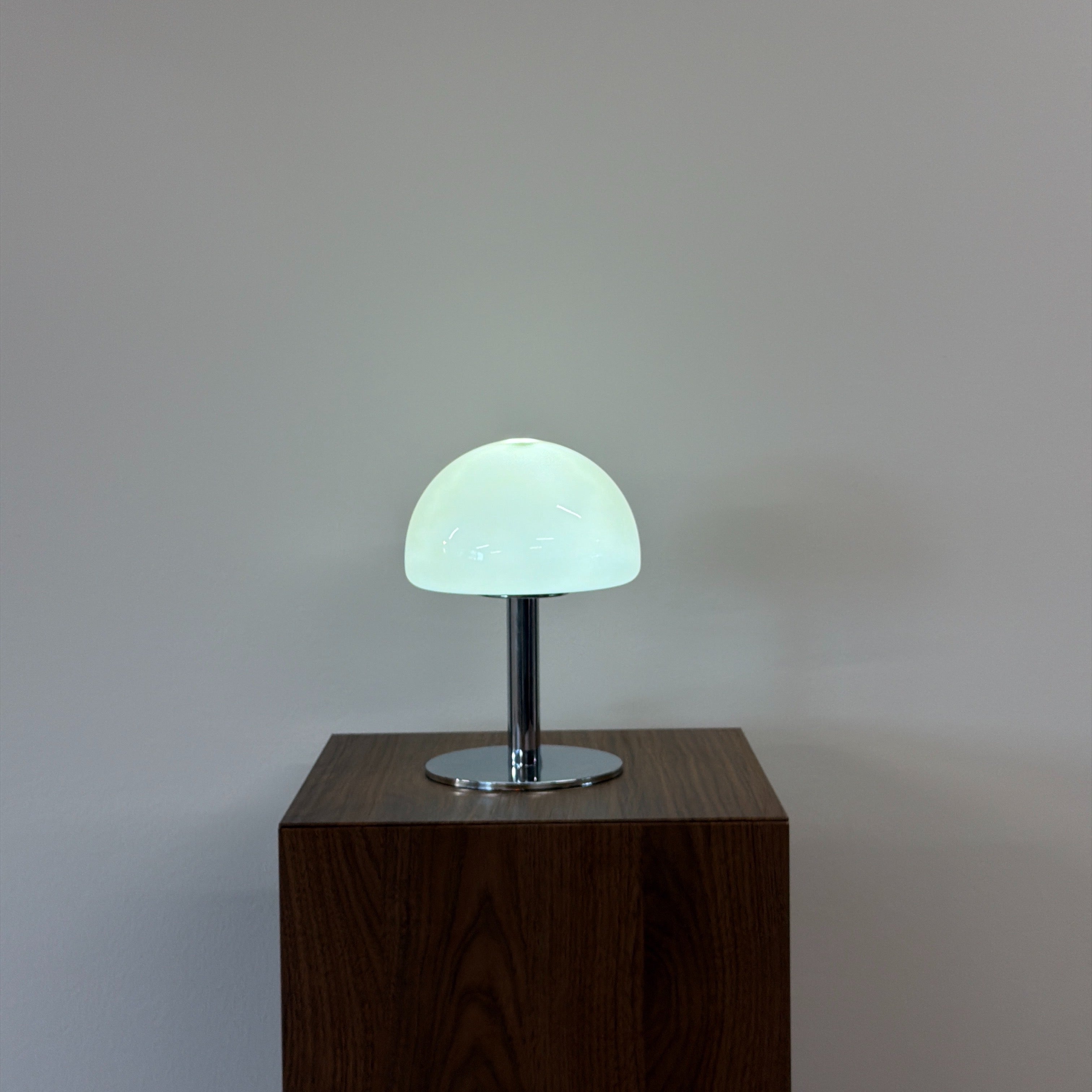 LUNA bordslampa Gul – Bauhaus opalglas & krom