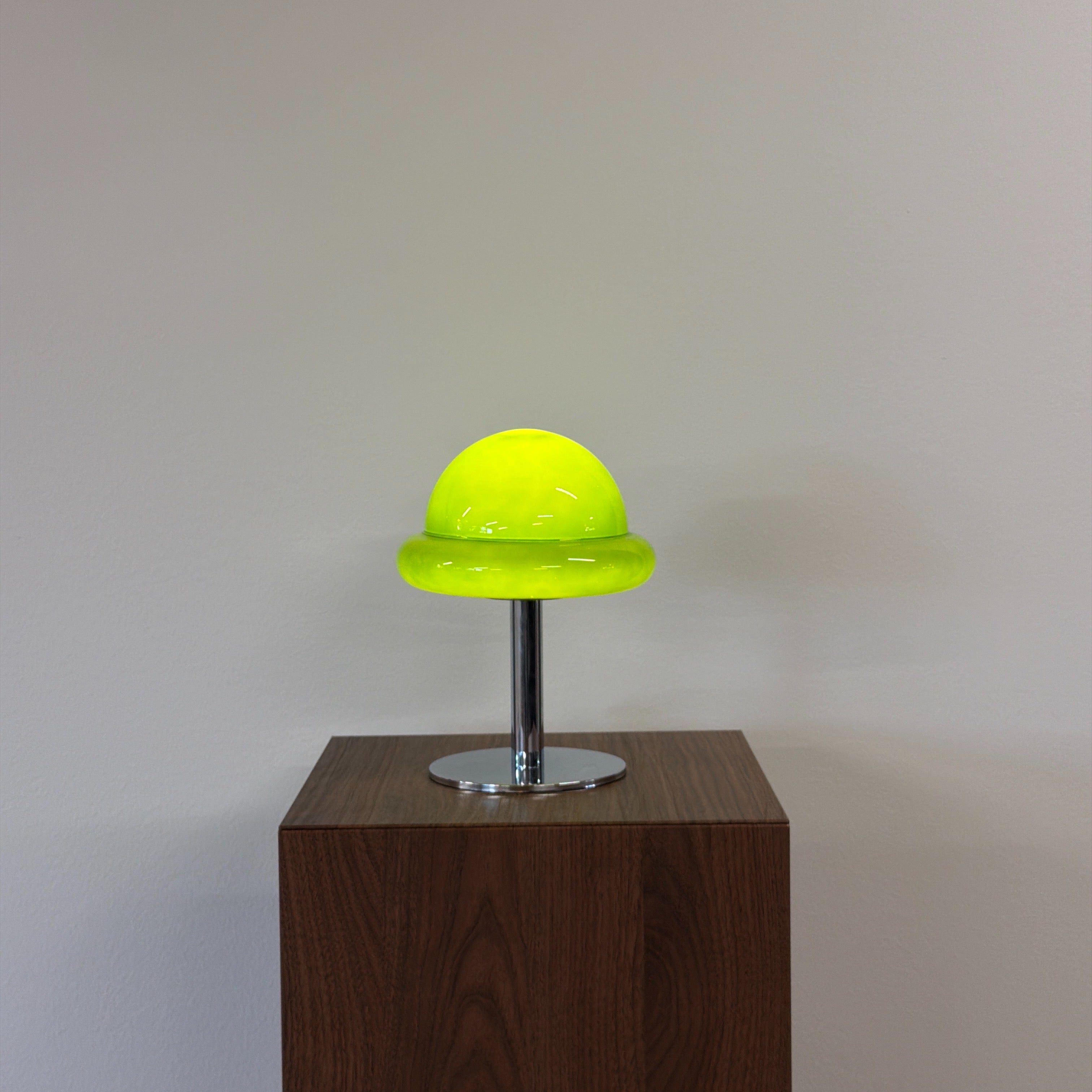 MUSHROOM bordslampa Grön – Bauhaus opalglas & krom