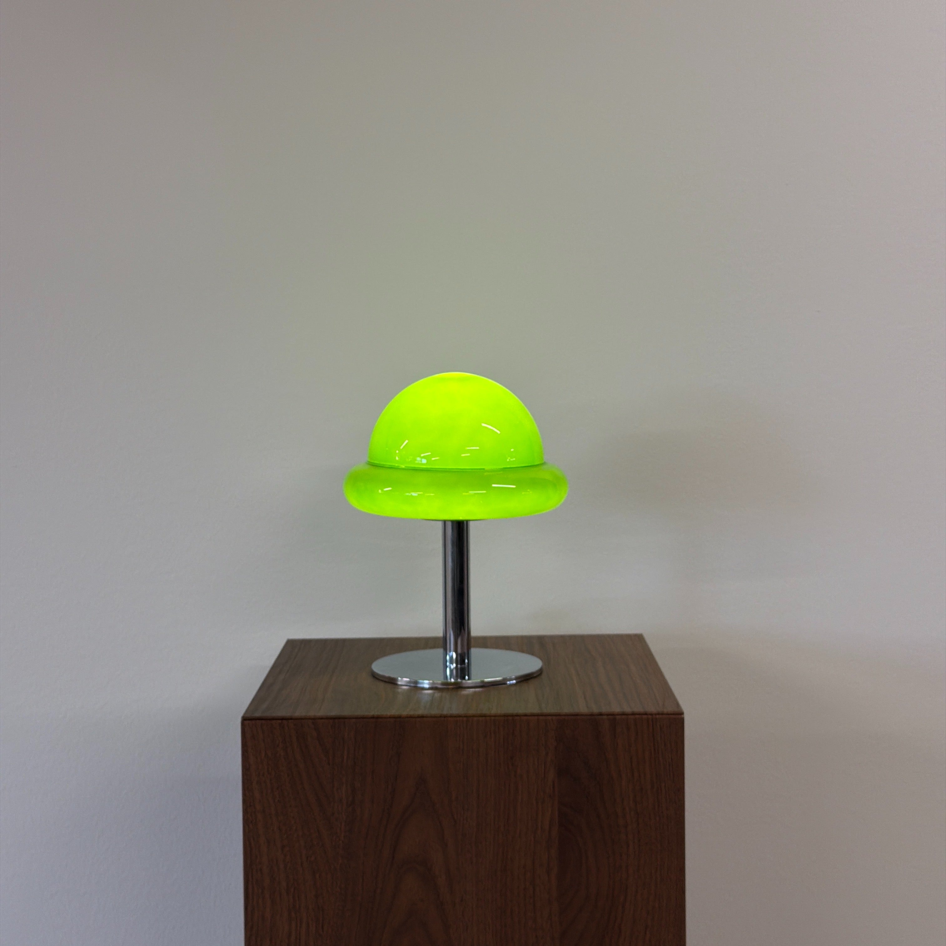 MUSHROOM bordslampa Grön – Bauhaus opalglas & krom