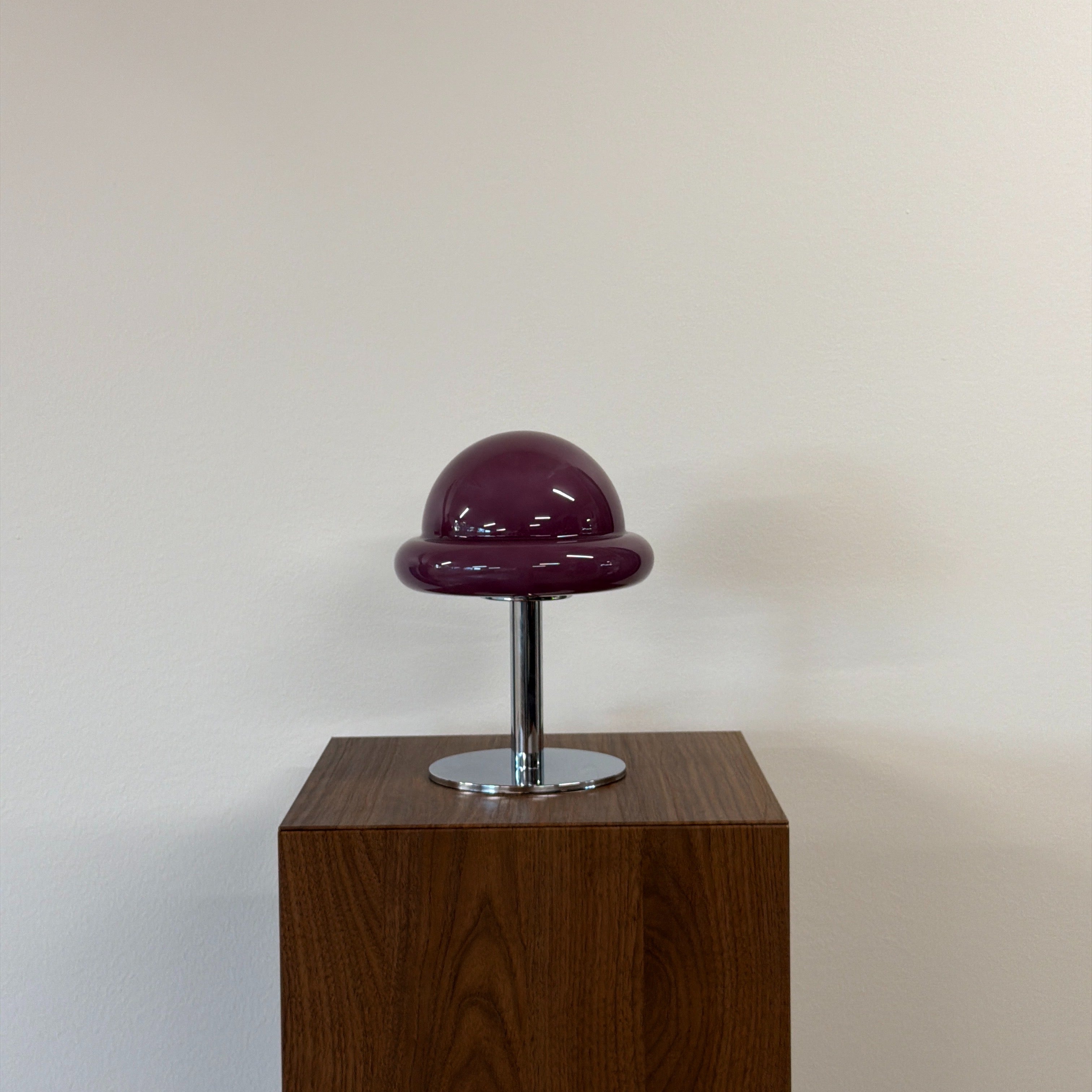 MUSHROOM bordslampa Lila – Bauhaus opalglas & krom