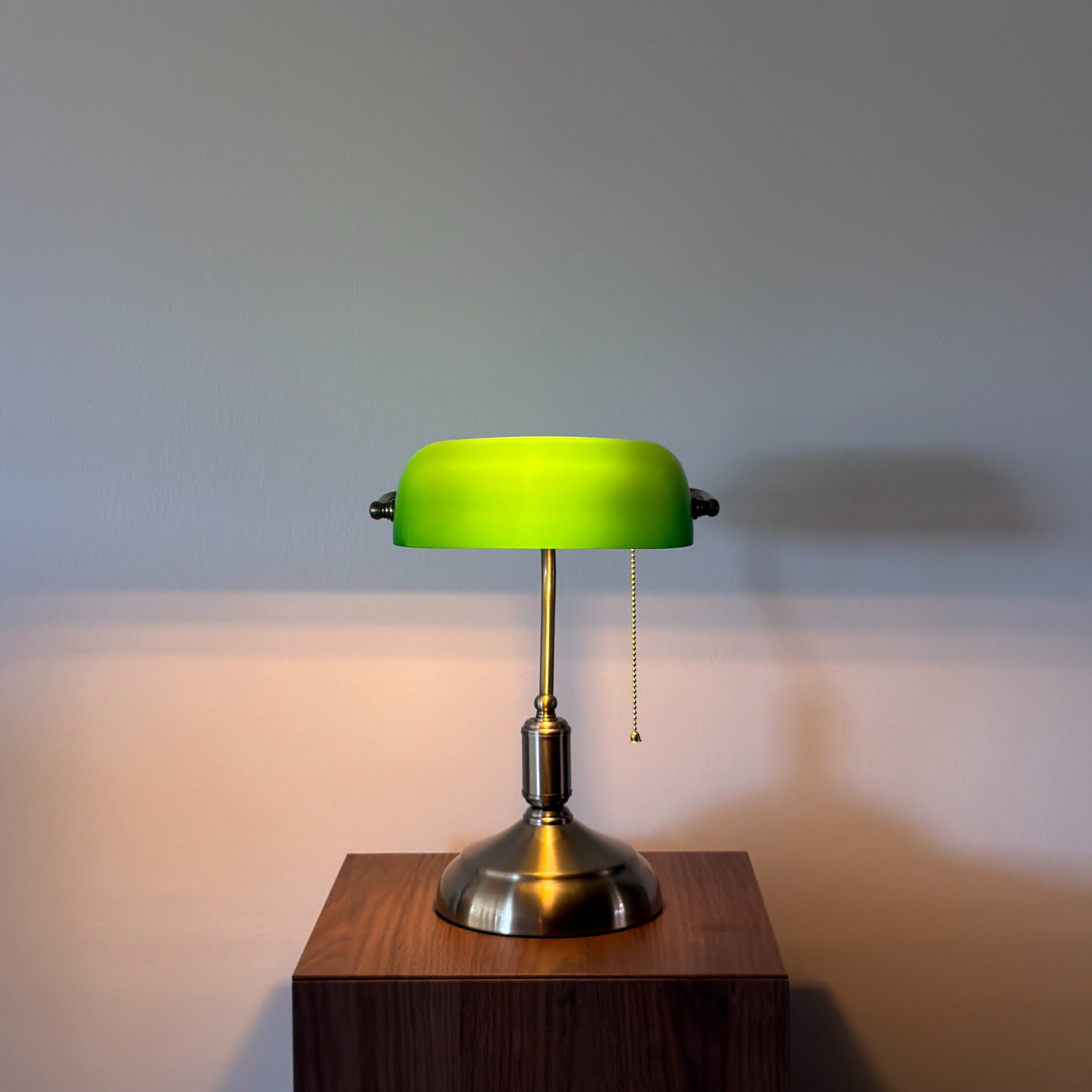 banklampa CLASSIC Grön – Bibliotekslampa i glas & mässing