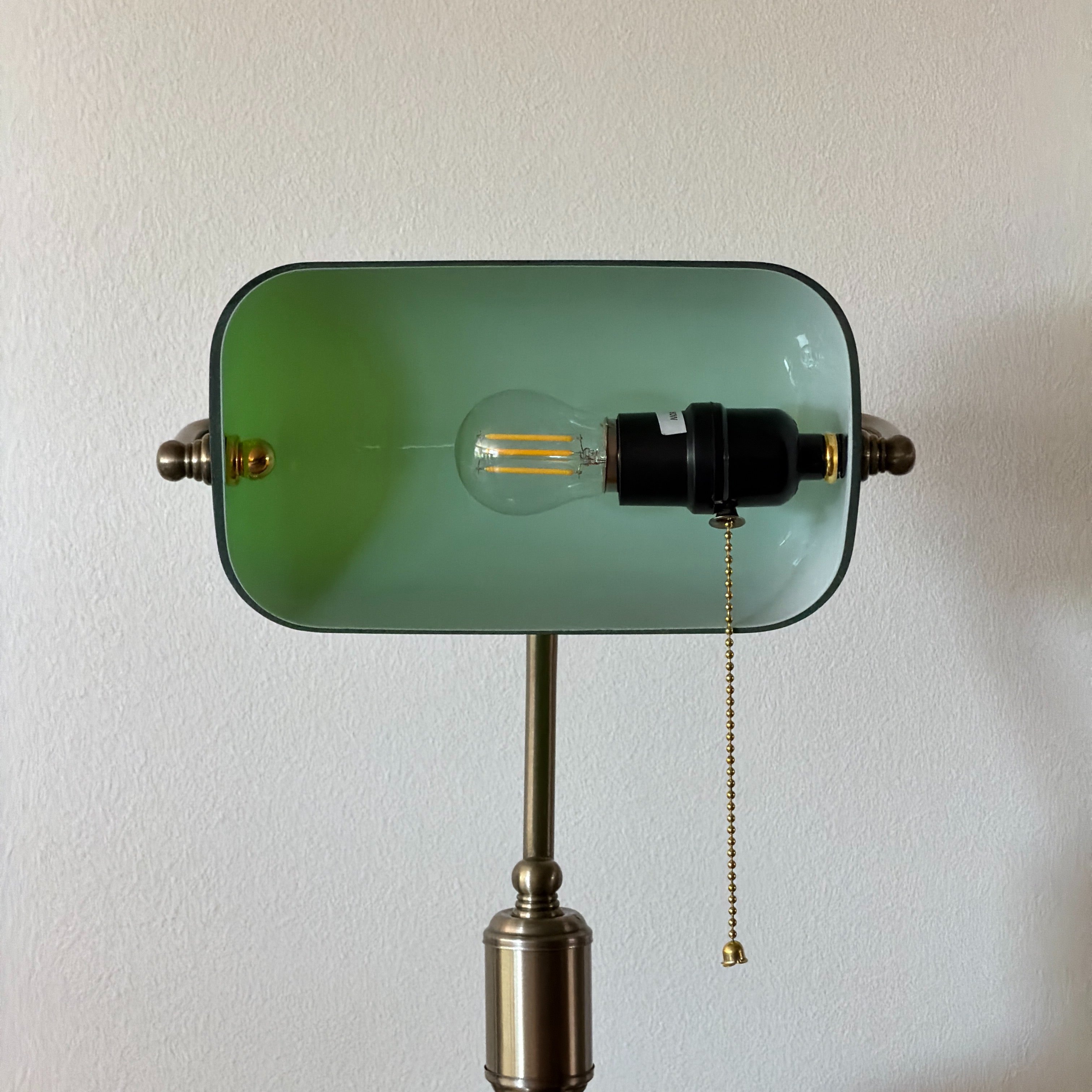 banklampa CLASSIC Grön – Bibliotekslampa i glas & mässing