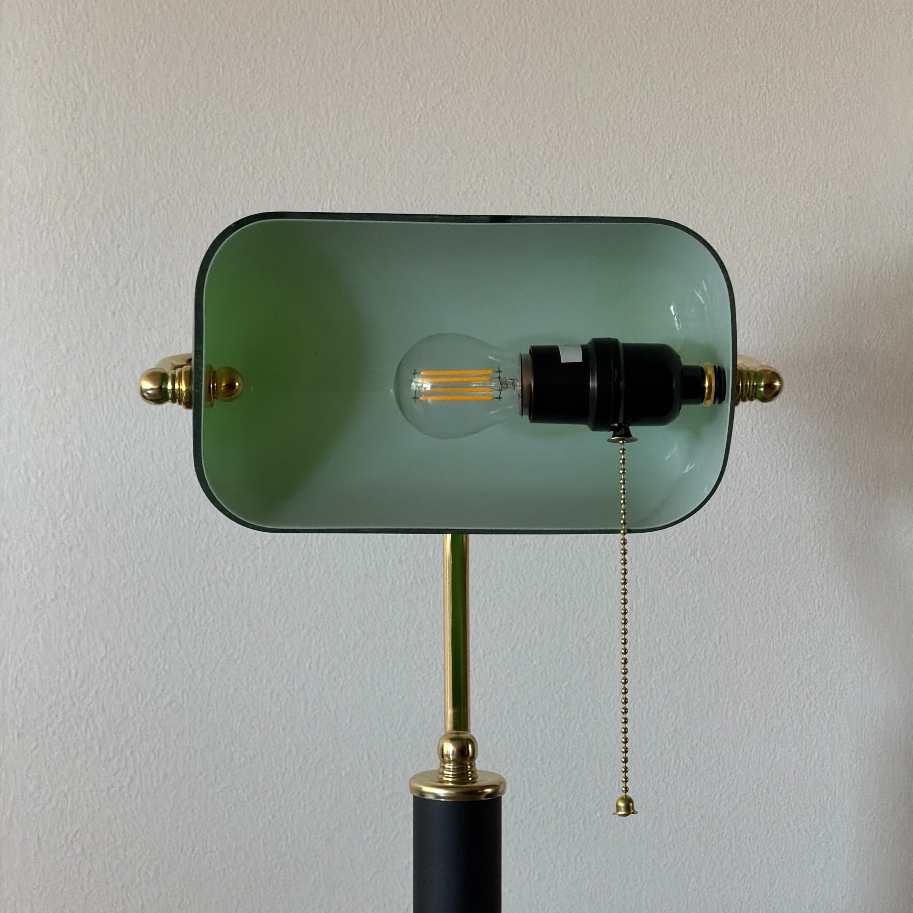 banklampa ESTATE Grön – Bibliotekslampa i glas & mässing
