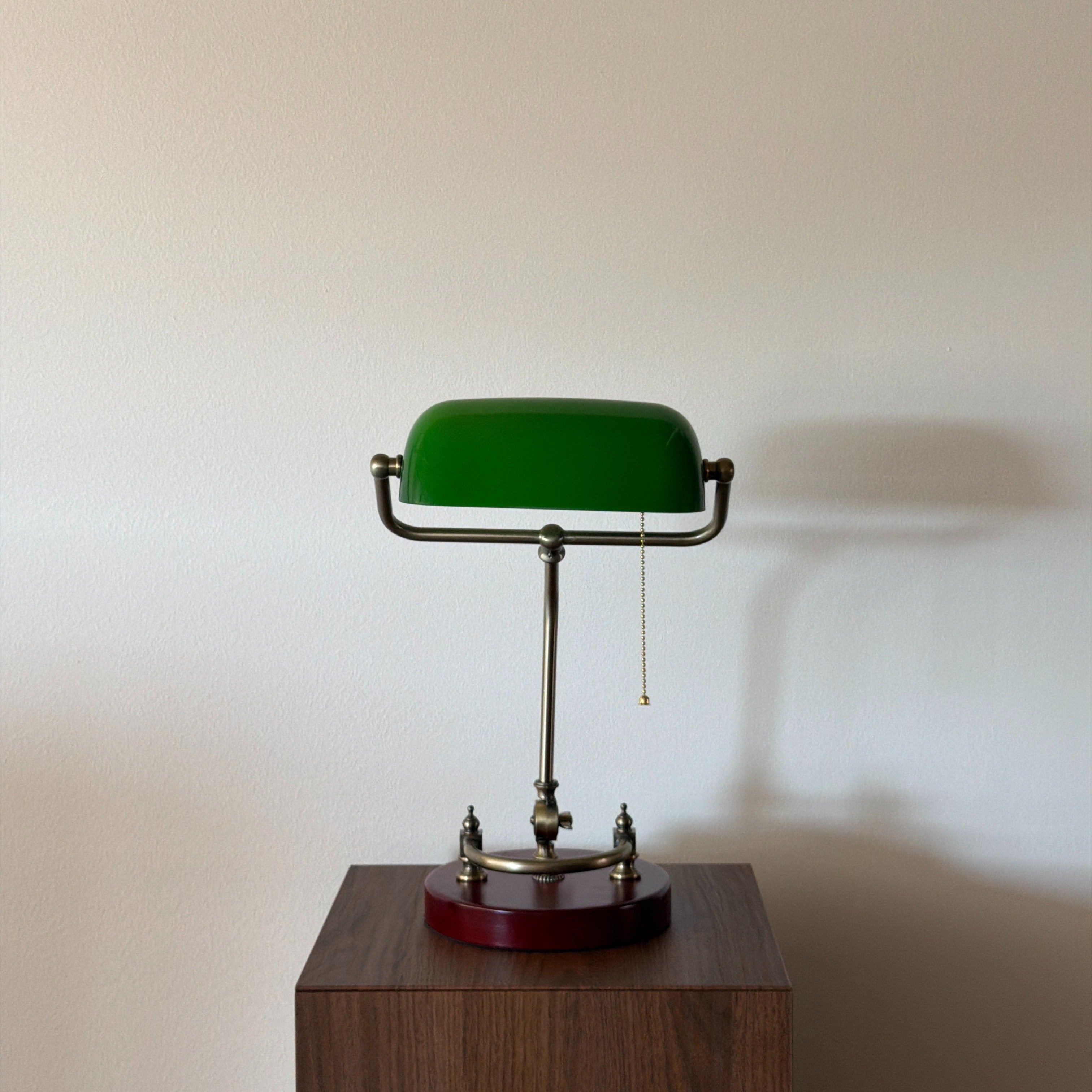 banklampa PRESTIGE Grön – Bibliotekslampa i glas & mässing