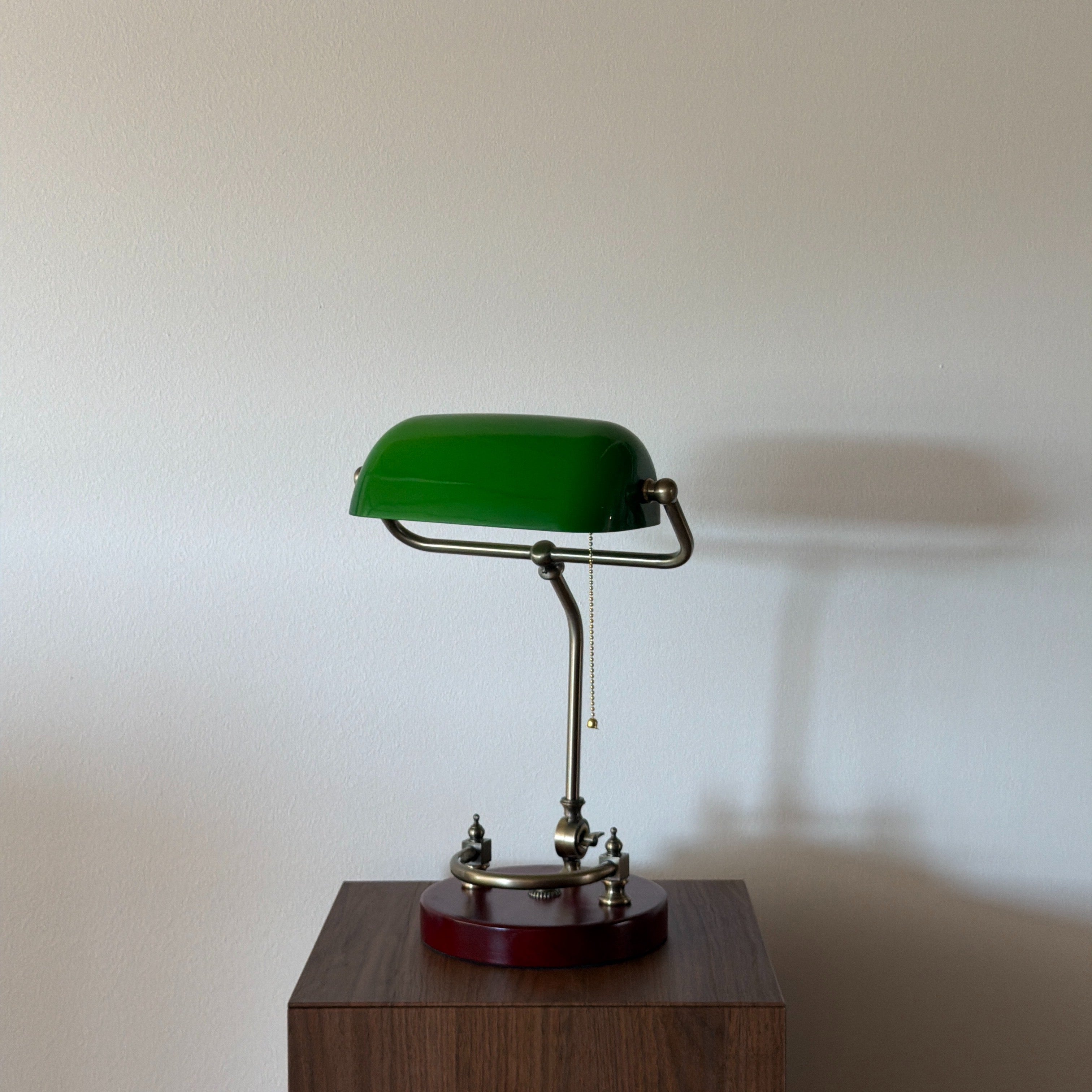 banklampa PRESTIGE Grön – Bibliotekslampa i glas & mässing