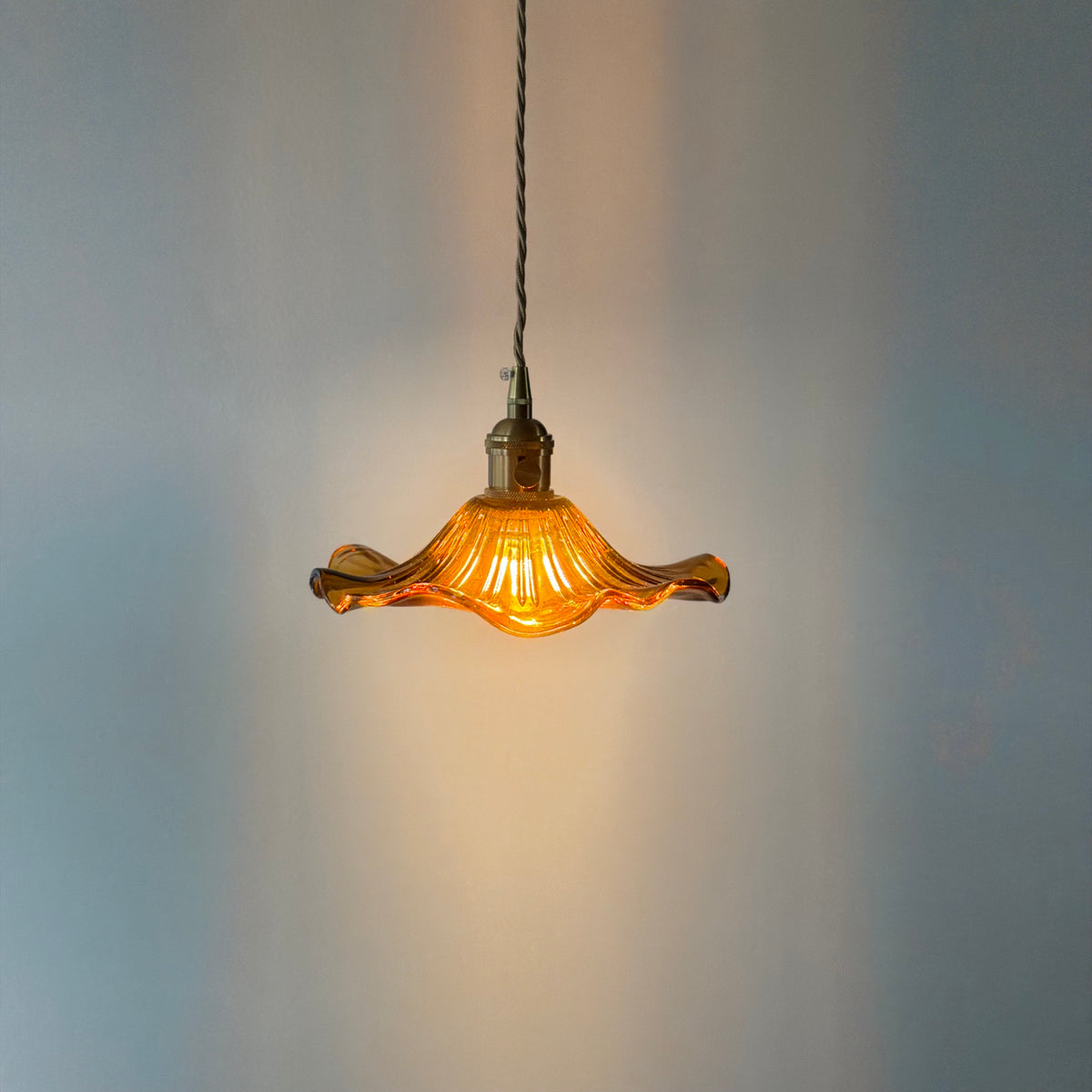 HIBISKUS 22 Pendellampa Brun – Taklampa i glas