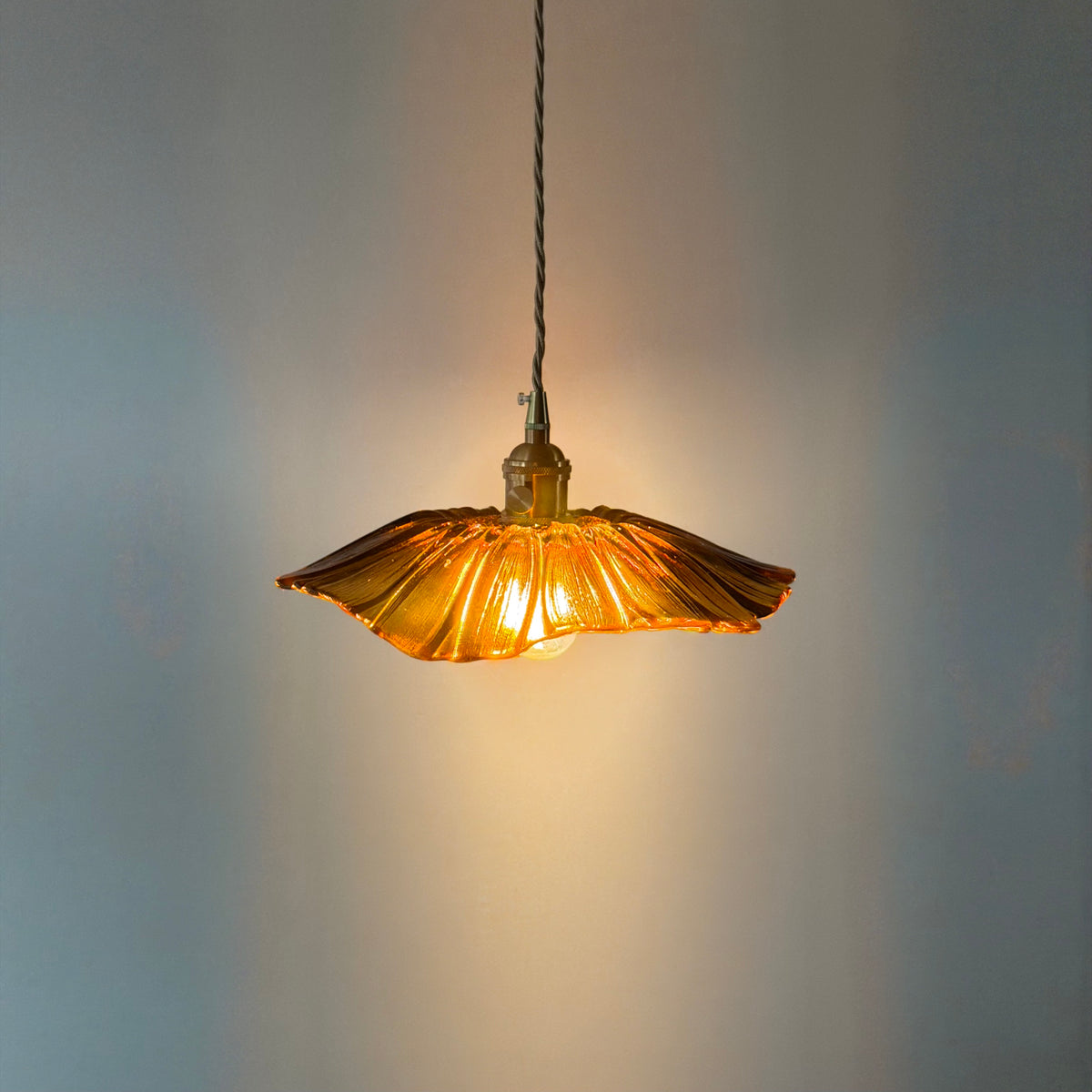 LOTUS 26 Pendellampa Brun – Taklampa i glas