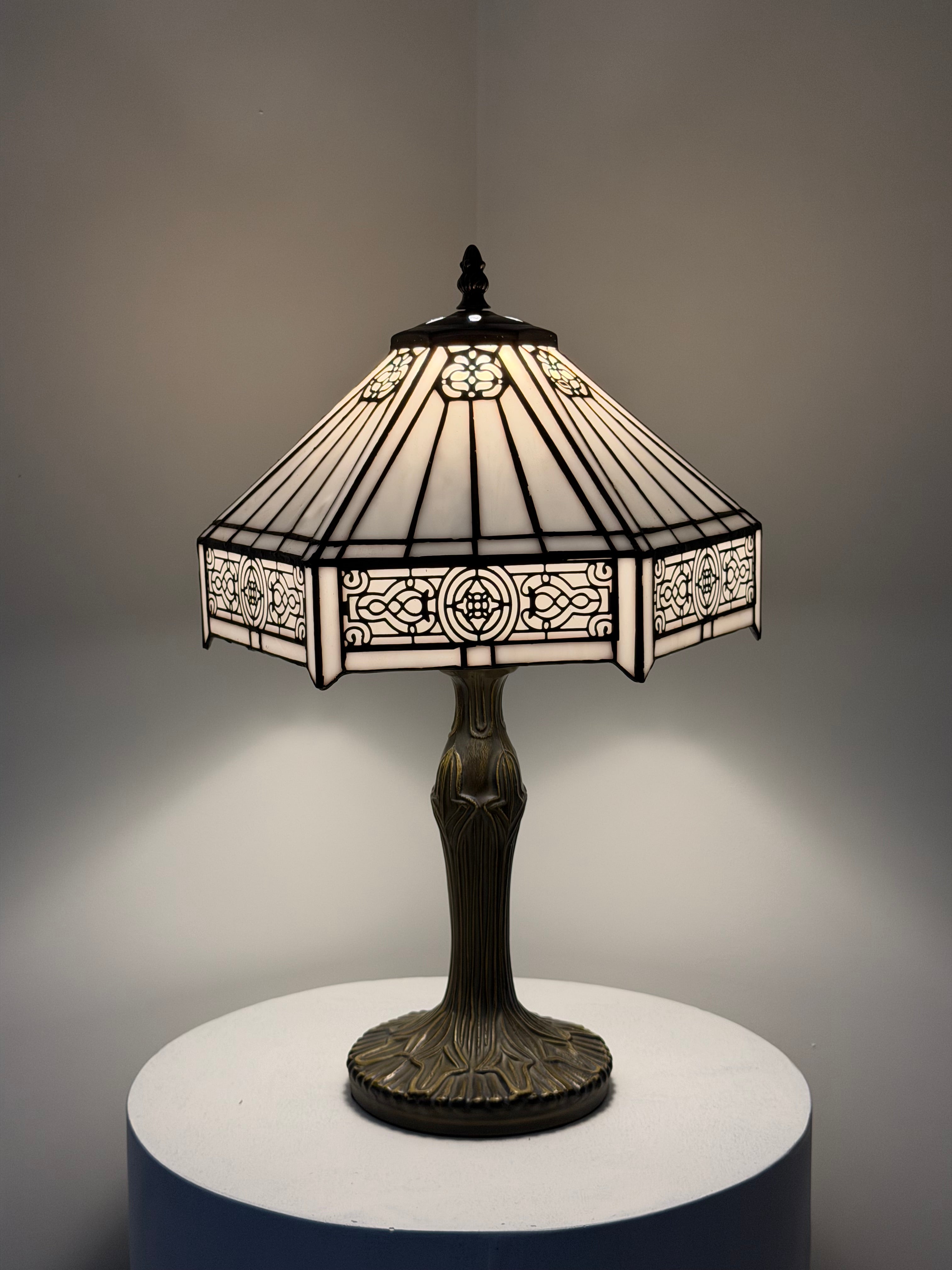 Bordslampa – Geometric Milk Glow 30Ø