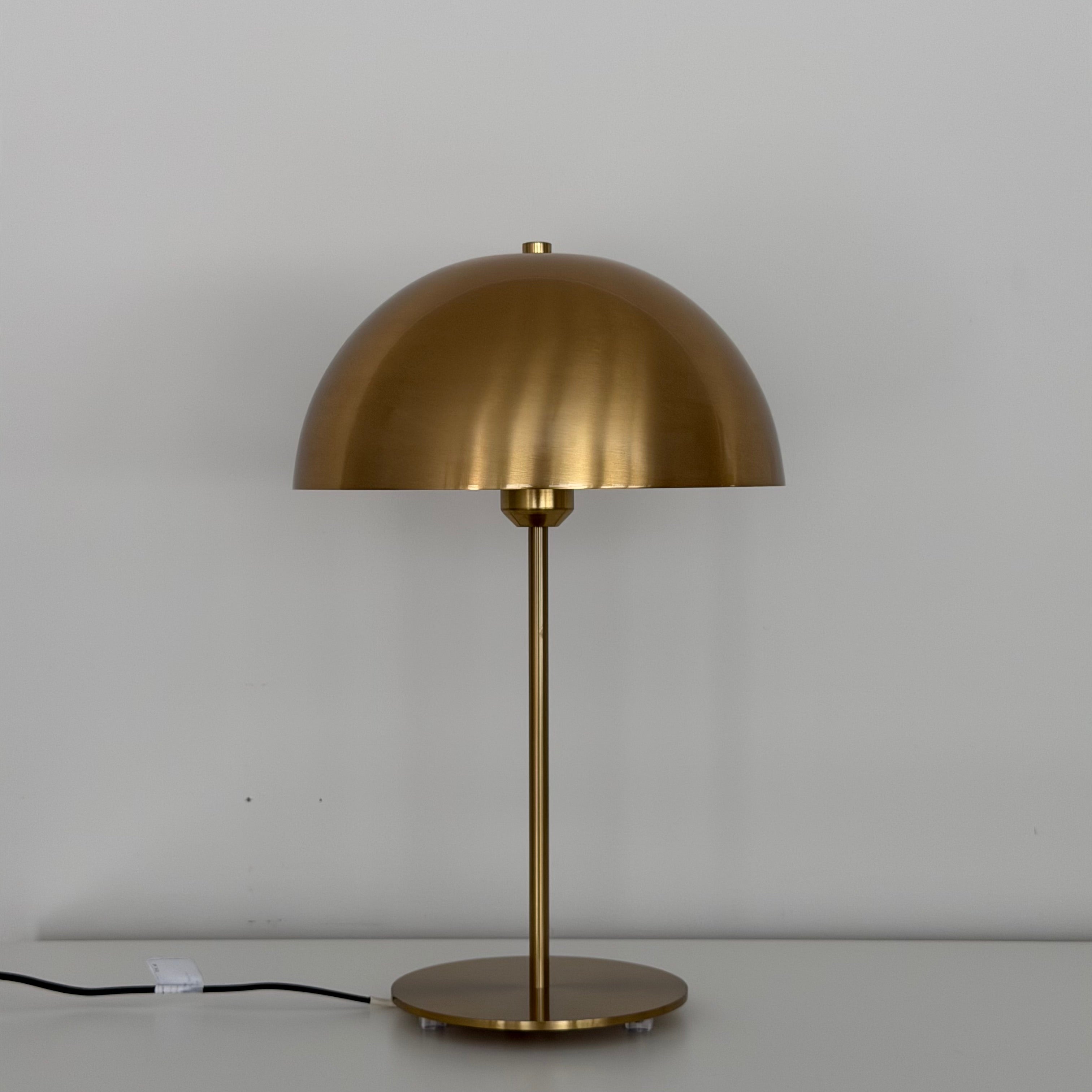 BORDSLAMPA - BAUHAUS ESTATE GULD