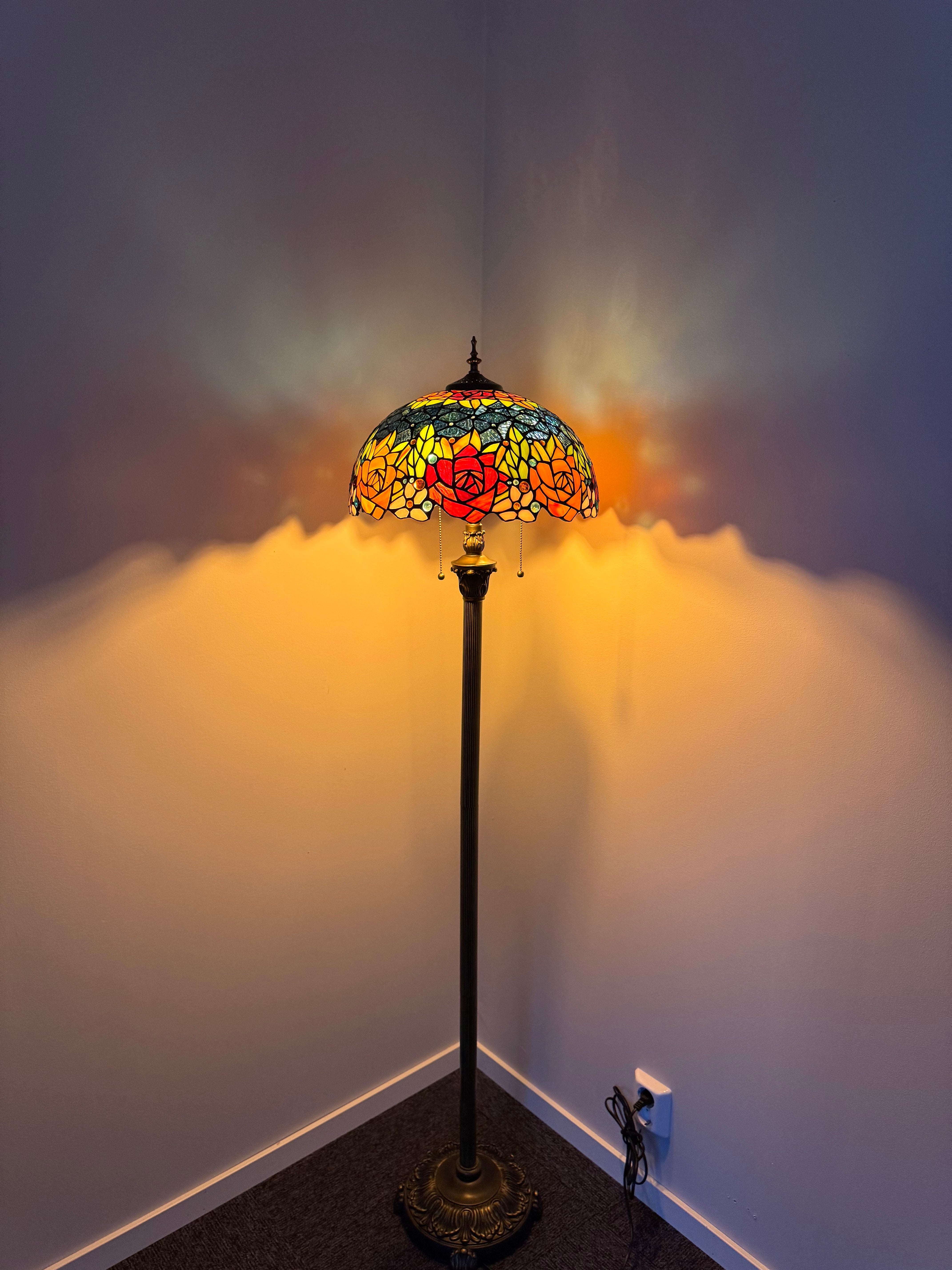 Tiffany Golvlampa – Rosor – Scarlet Bloom