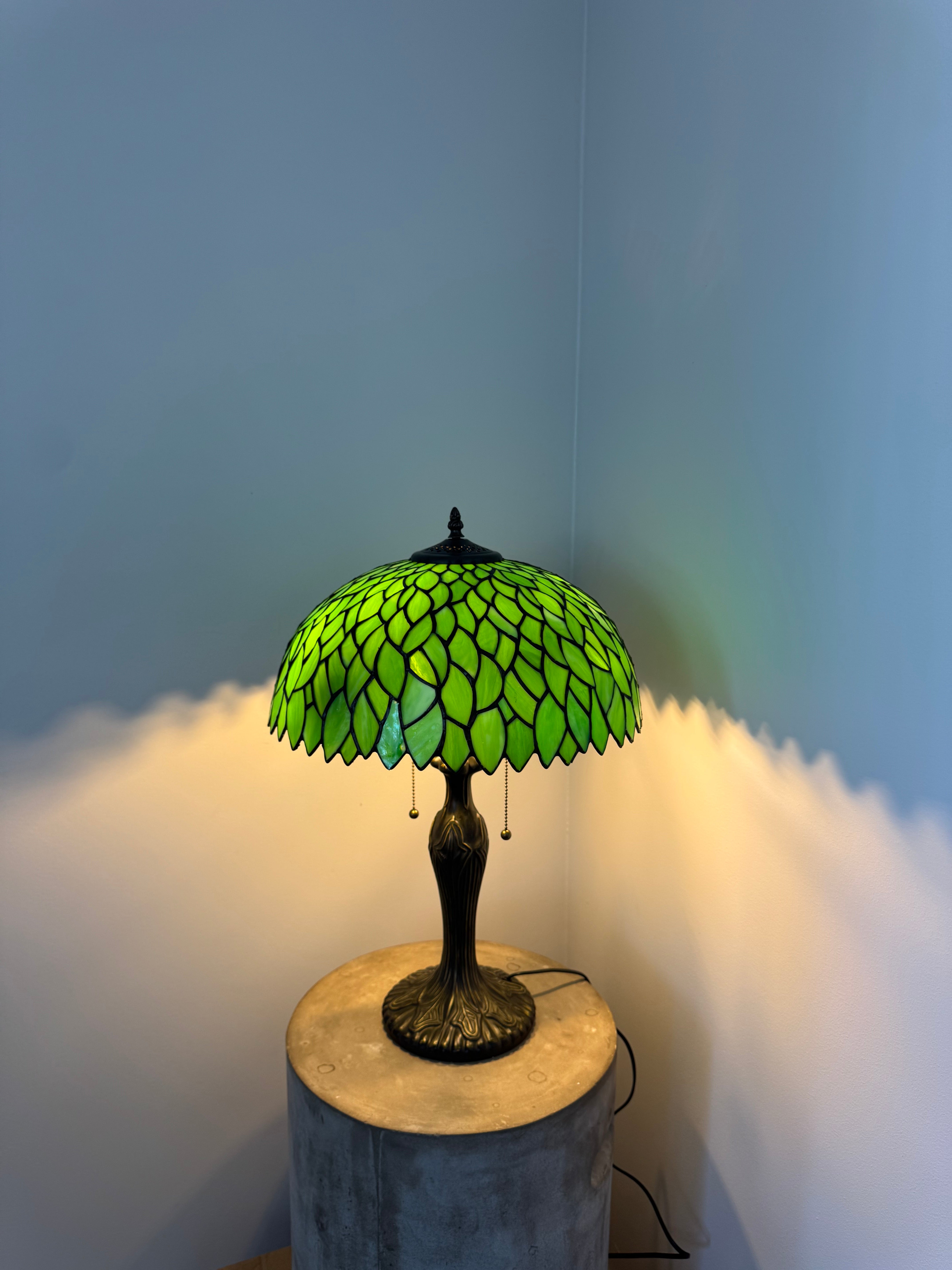 Tiffany Bordslampa Leaves Green Elegance 40Ø