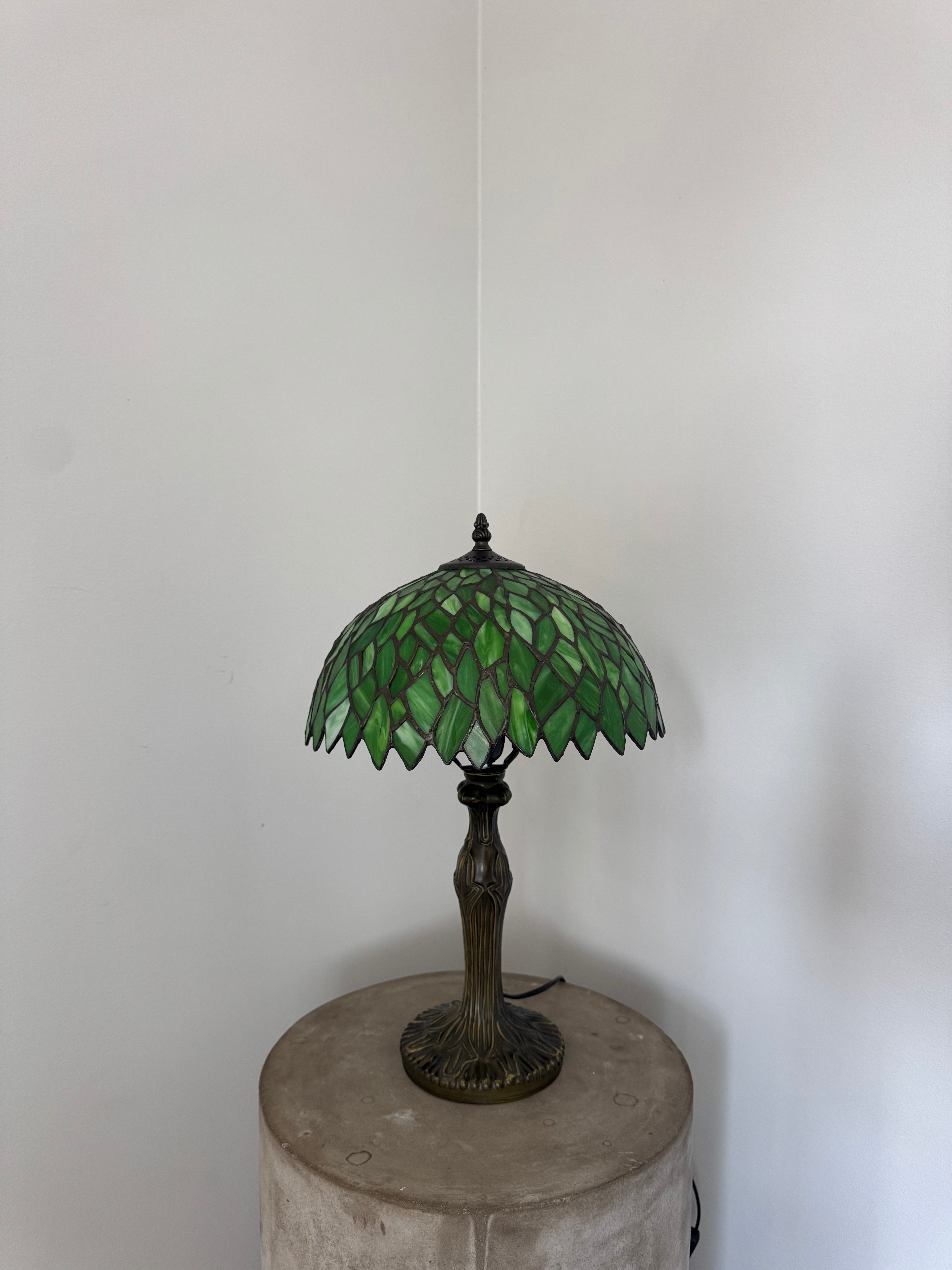 Tiffany Bordslampa Leaves Green Elegance 30Ø