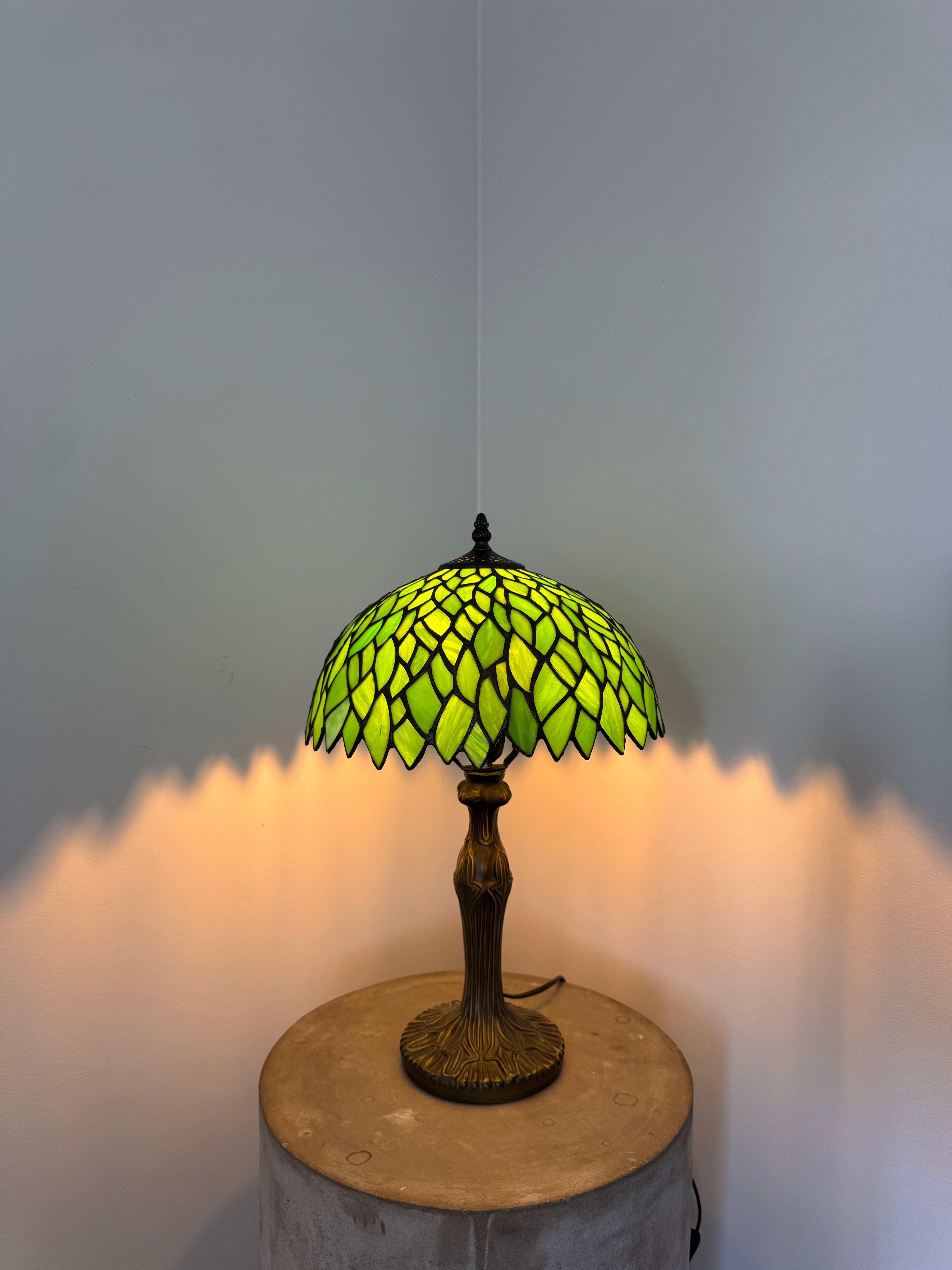 Tiffany Bordslampa Leaves Green Elegance 30Ø