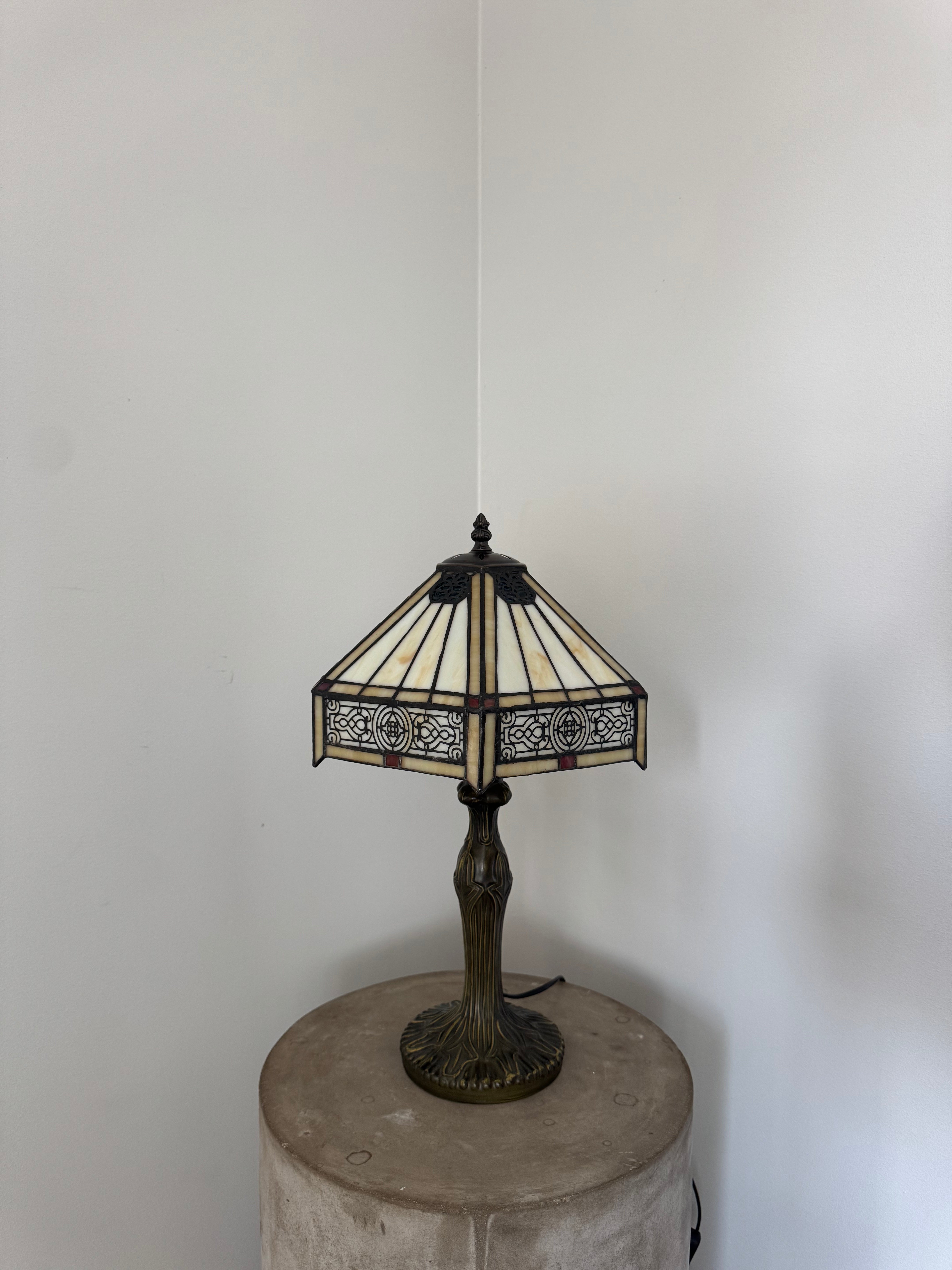 Tiffany Bordslampa Geometric Victorian Barrock 30Ø