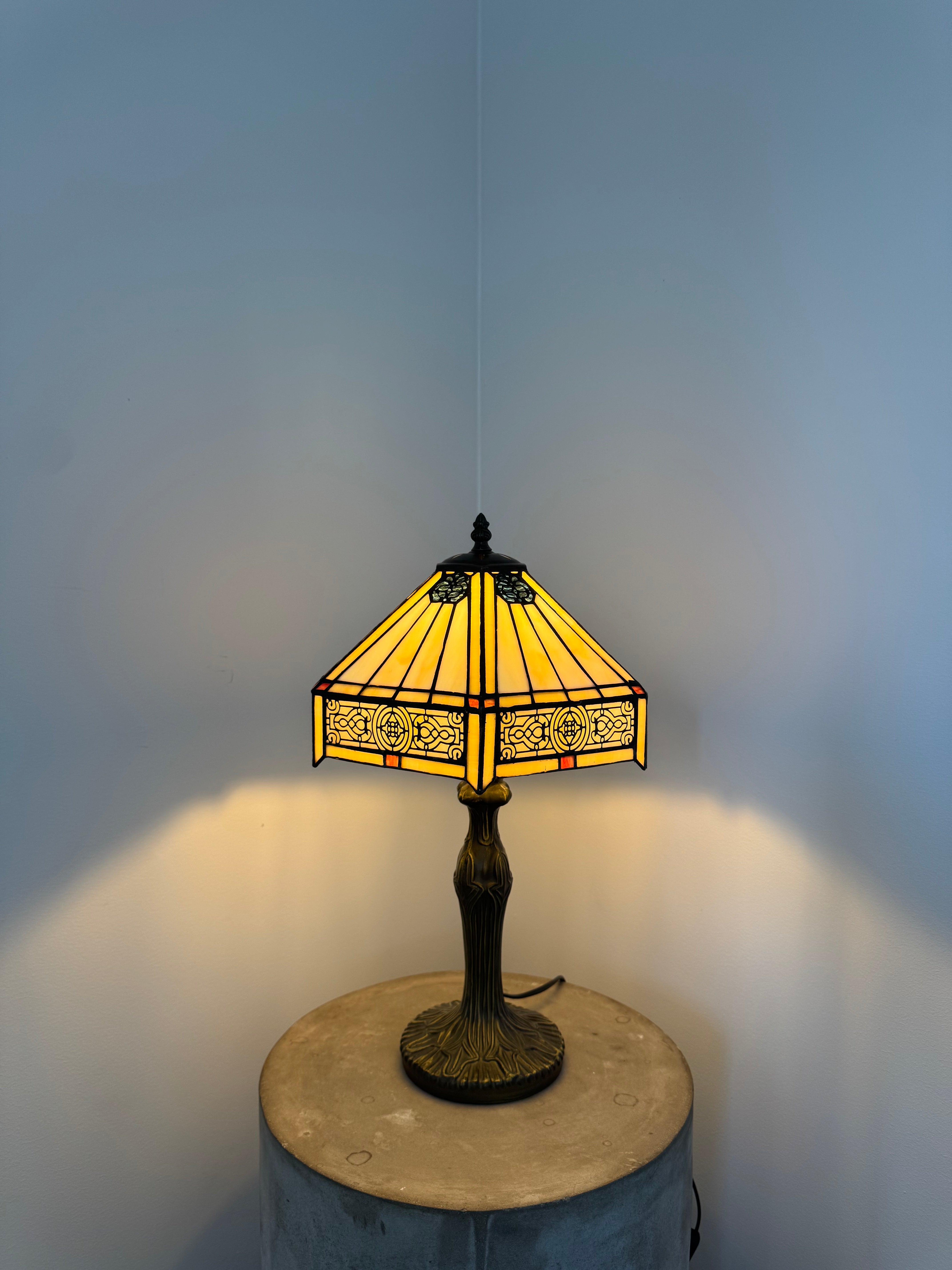 Tiffany Bordslampa Geometric Victorian Barrock 30Ø