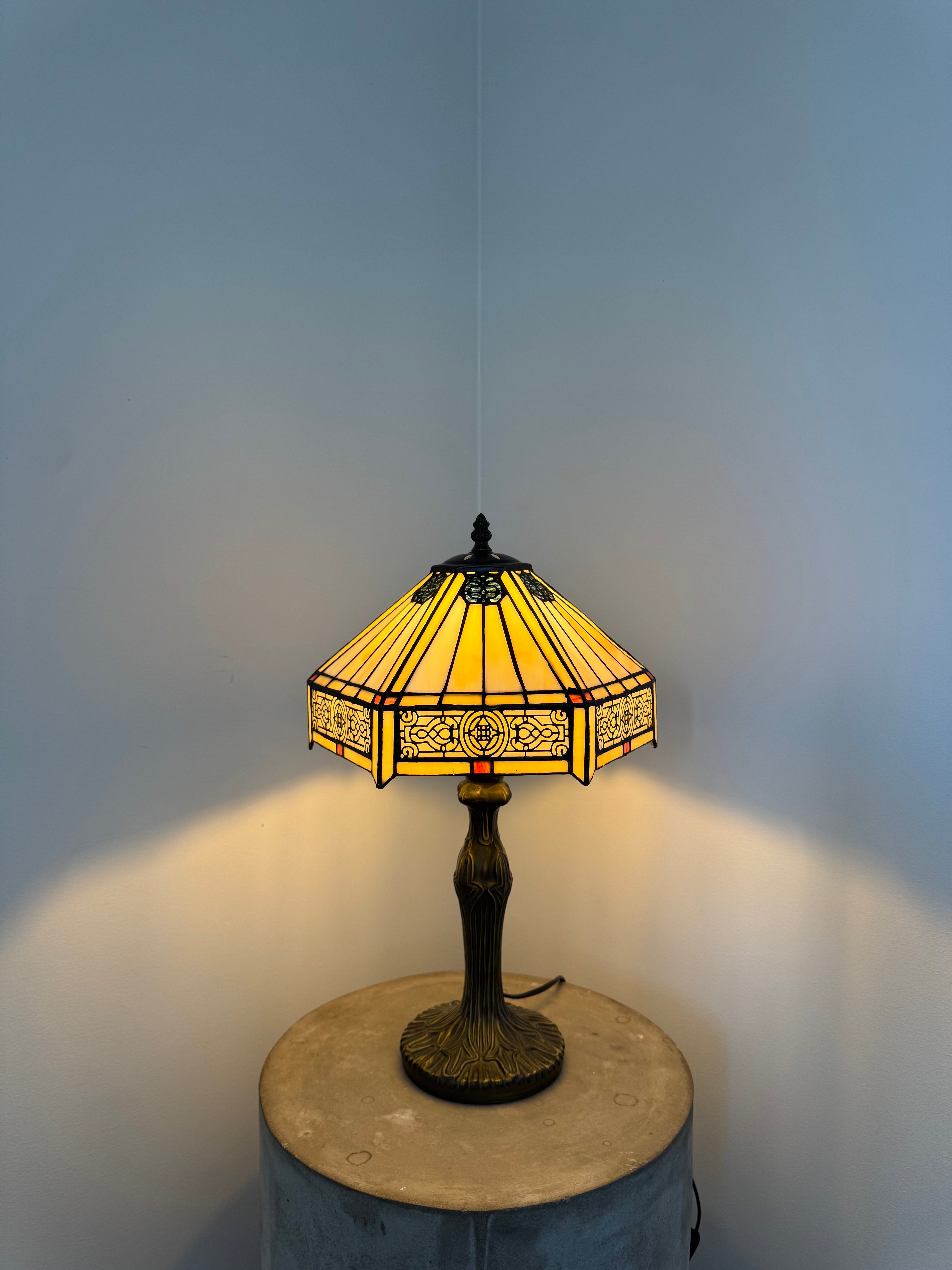 Tiffany Bordslampa Geometric Victorian Barrock 30Ø