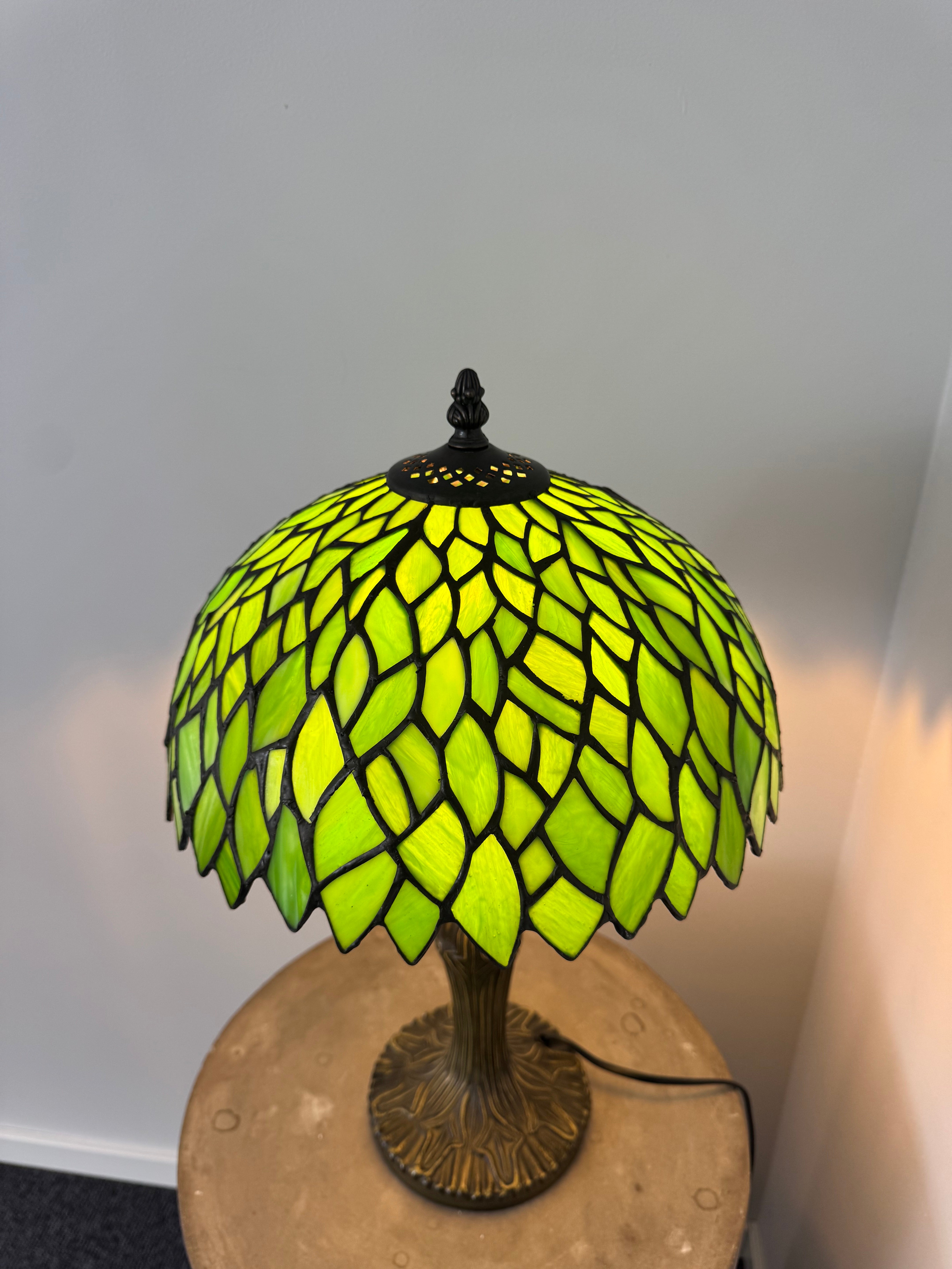 Tiffany Bordslampa Leaves Green Elegance 30Ø