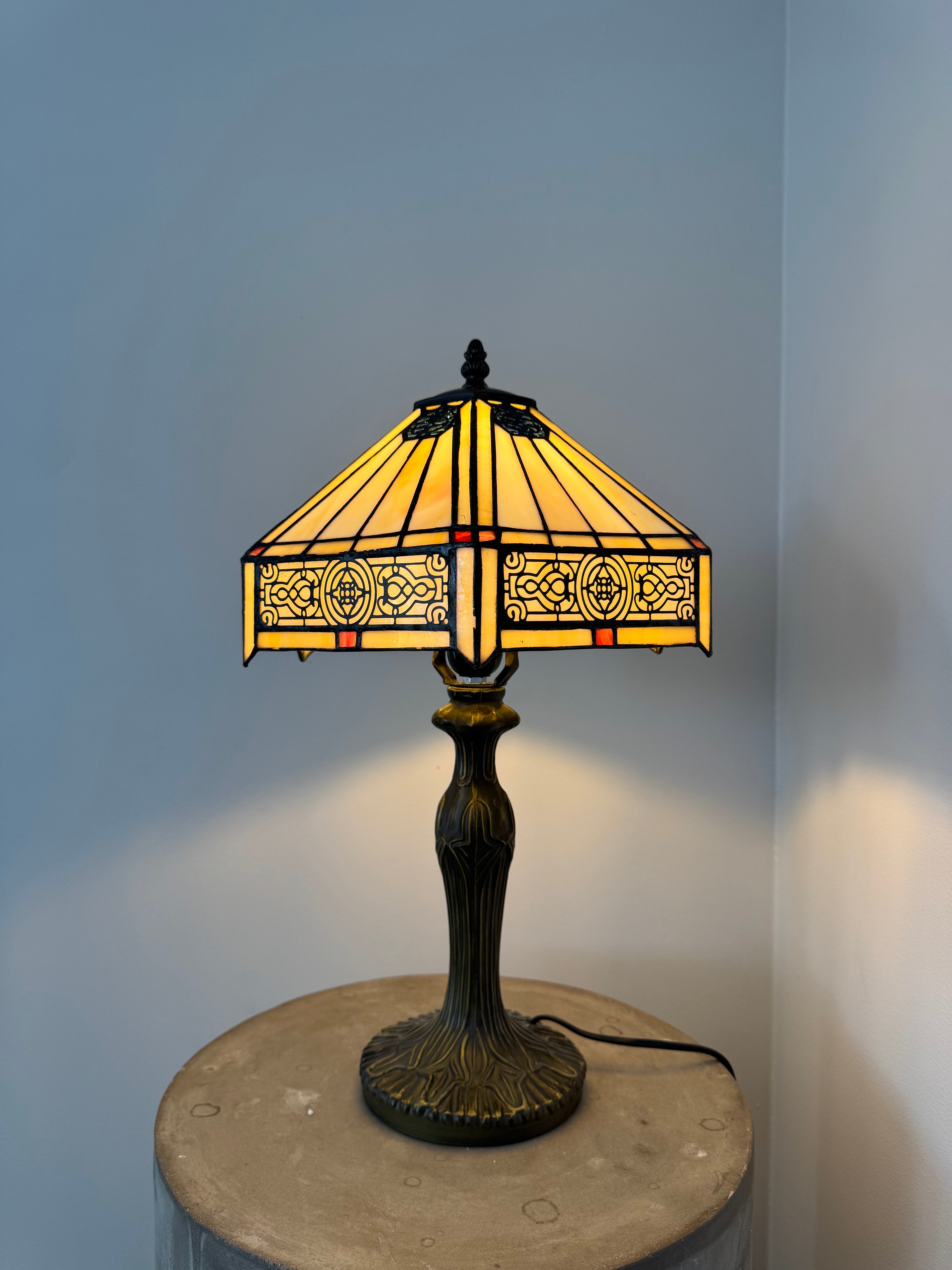 Tiffany Bordslampa Geometric Victorian Barrock 30Ø