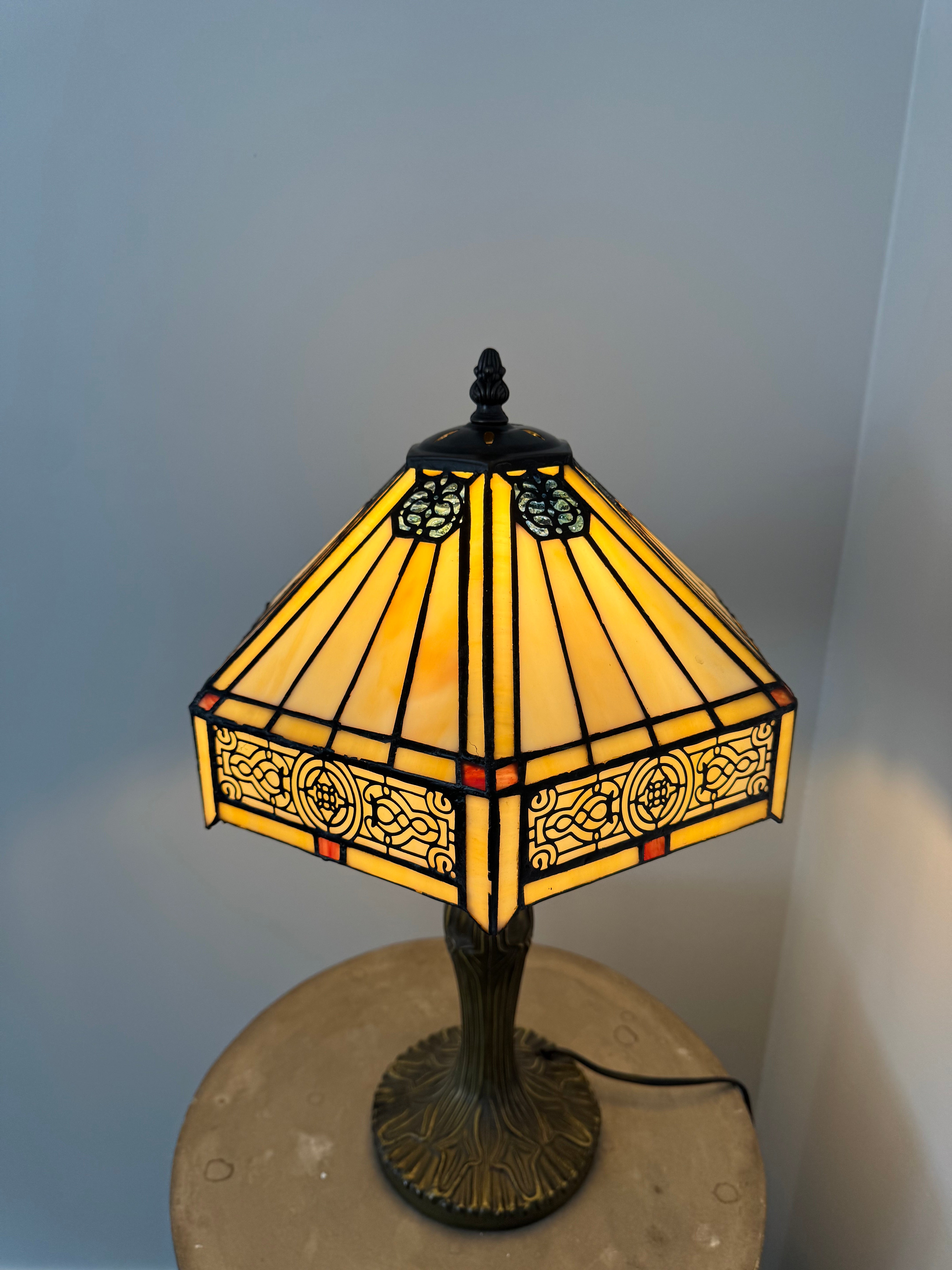 Tiffany Bordslampa Geometric Victorian Barrock 30Ø