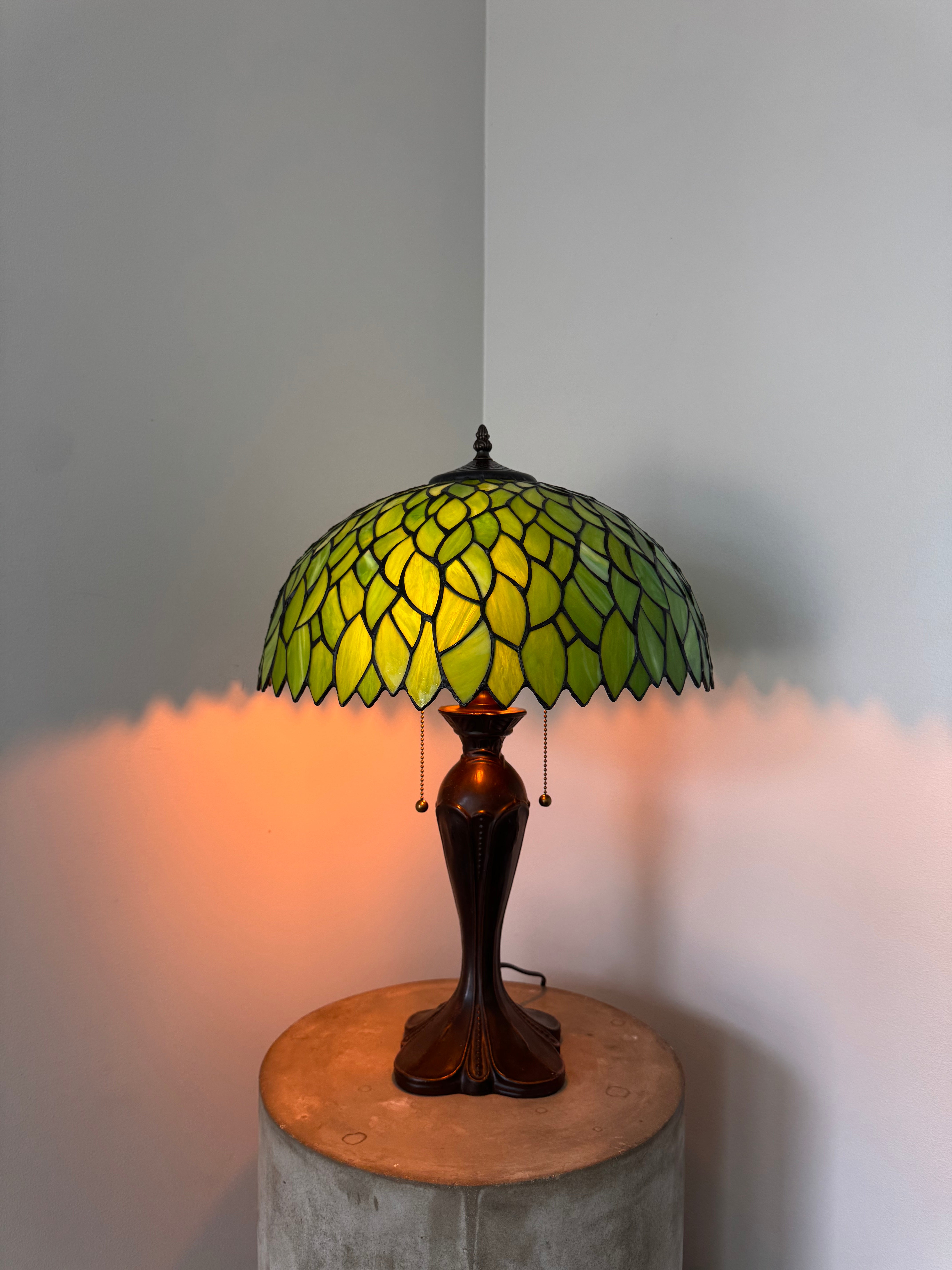 Tiffany Bordslampa Leaves Green Elegance 40Ø
