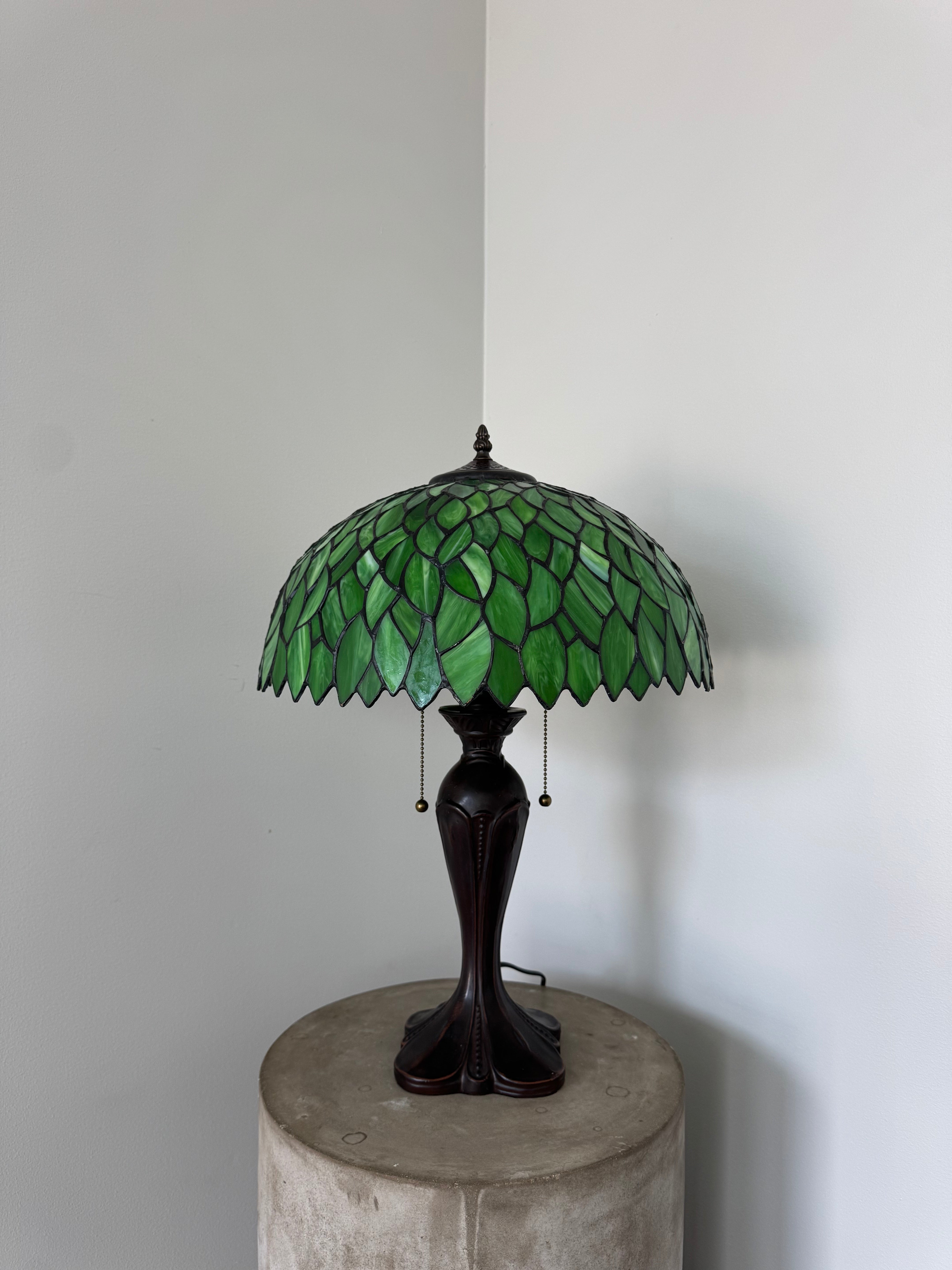 Tiffany Bordslampa Leaves Green Elegance 40Ø