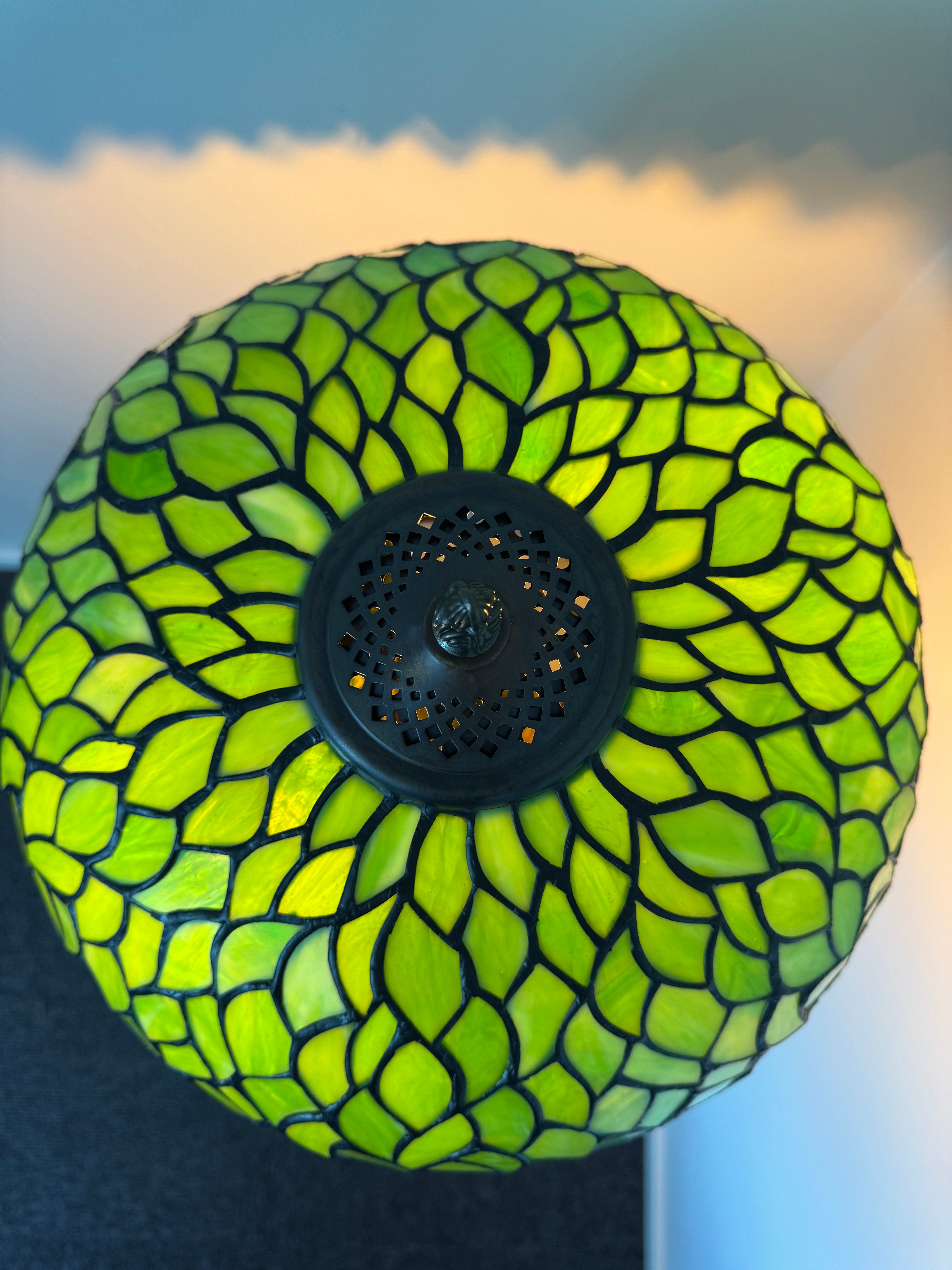 Tiffany Bordslampa Leaves Green Elegance 40Ø