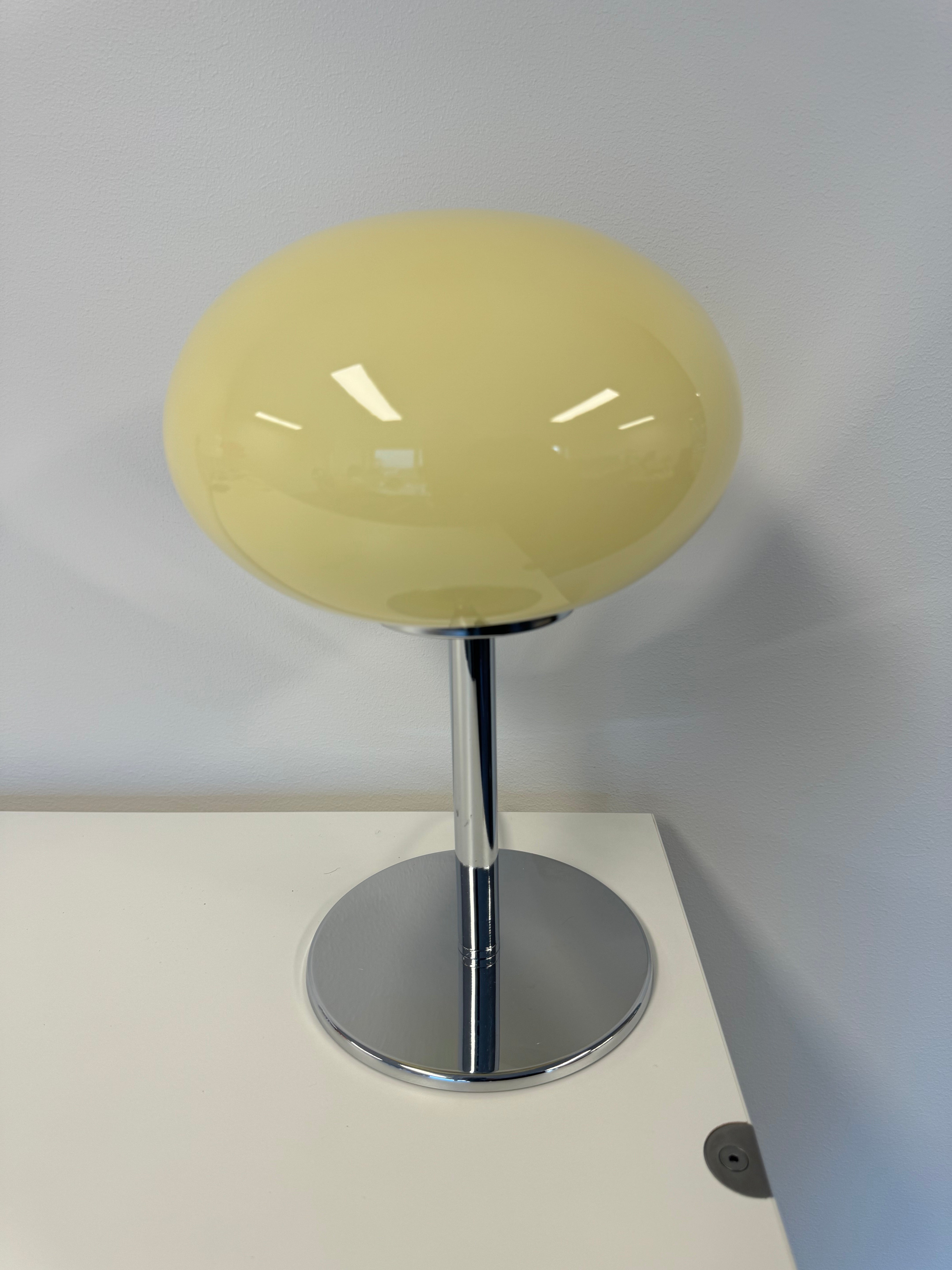 Bauhaus Bordslampa Retro & Orb Gul