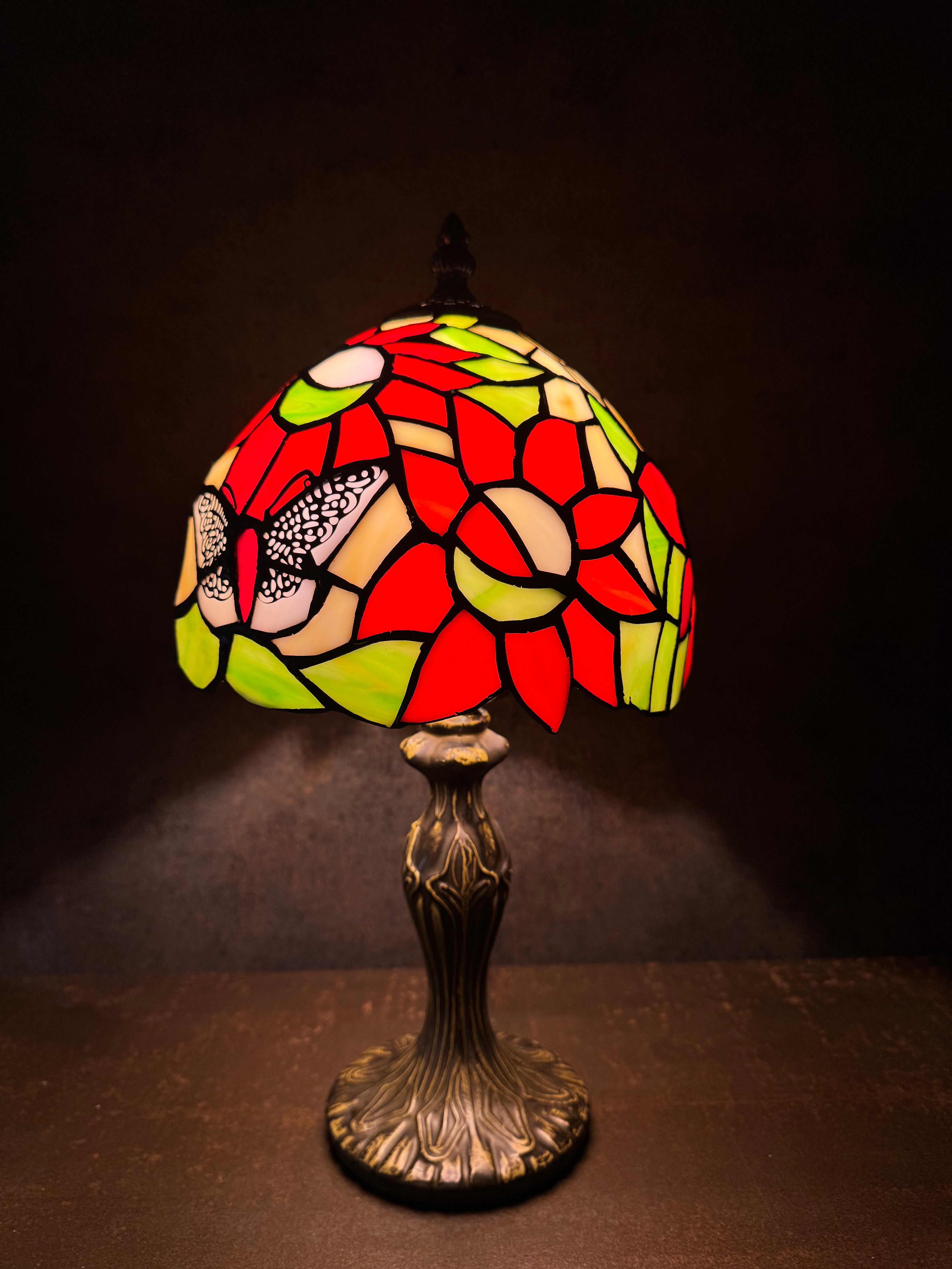 Bordslampa rosa fjäril på äng Nr B0816