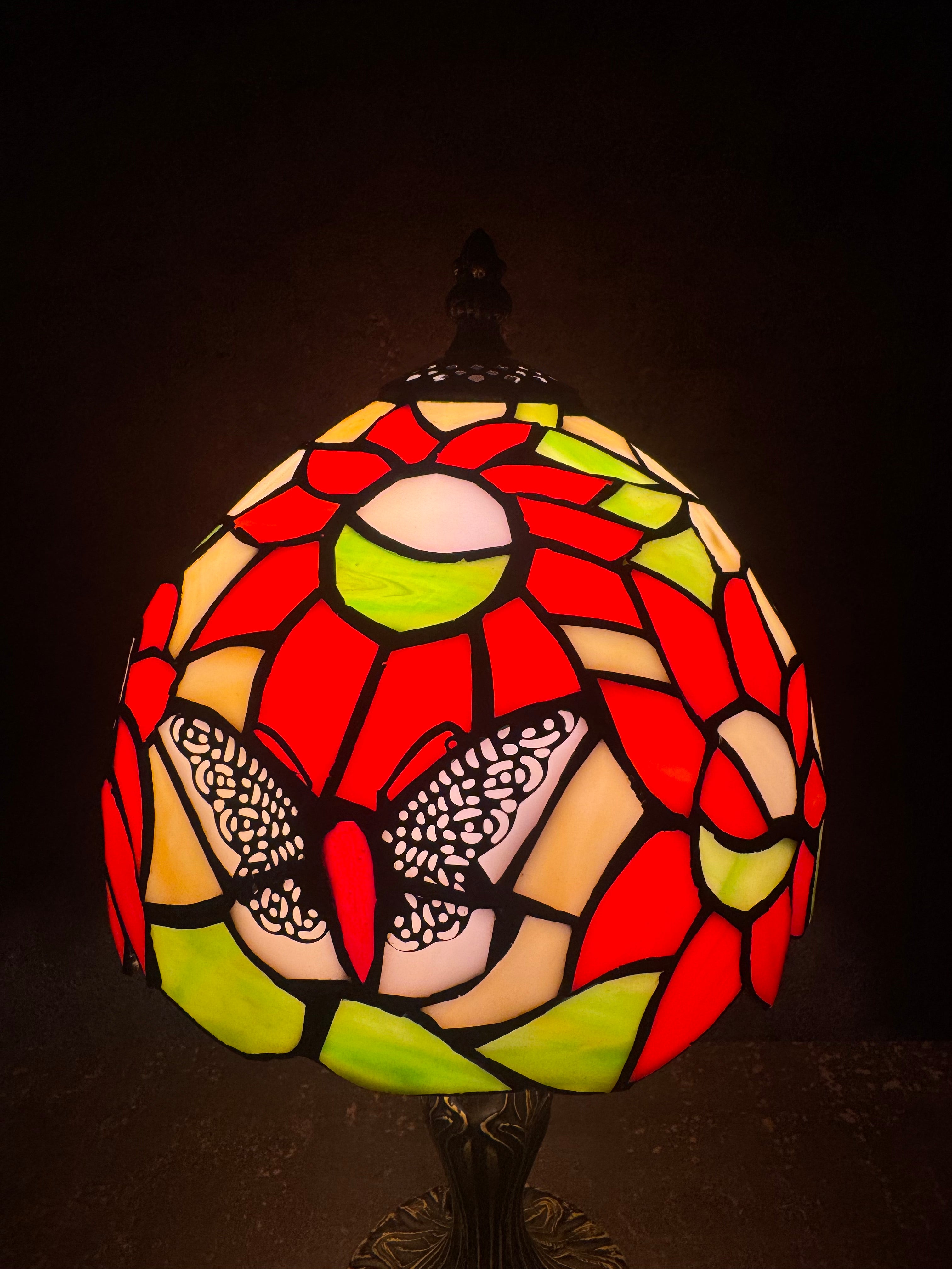 Bordslampa rosa fjäril på äng Nr B0816
